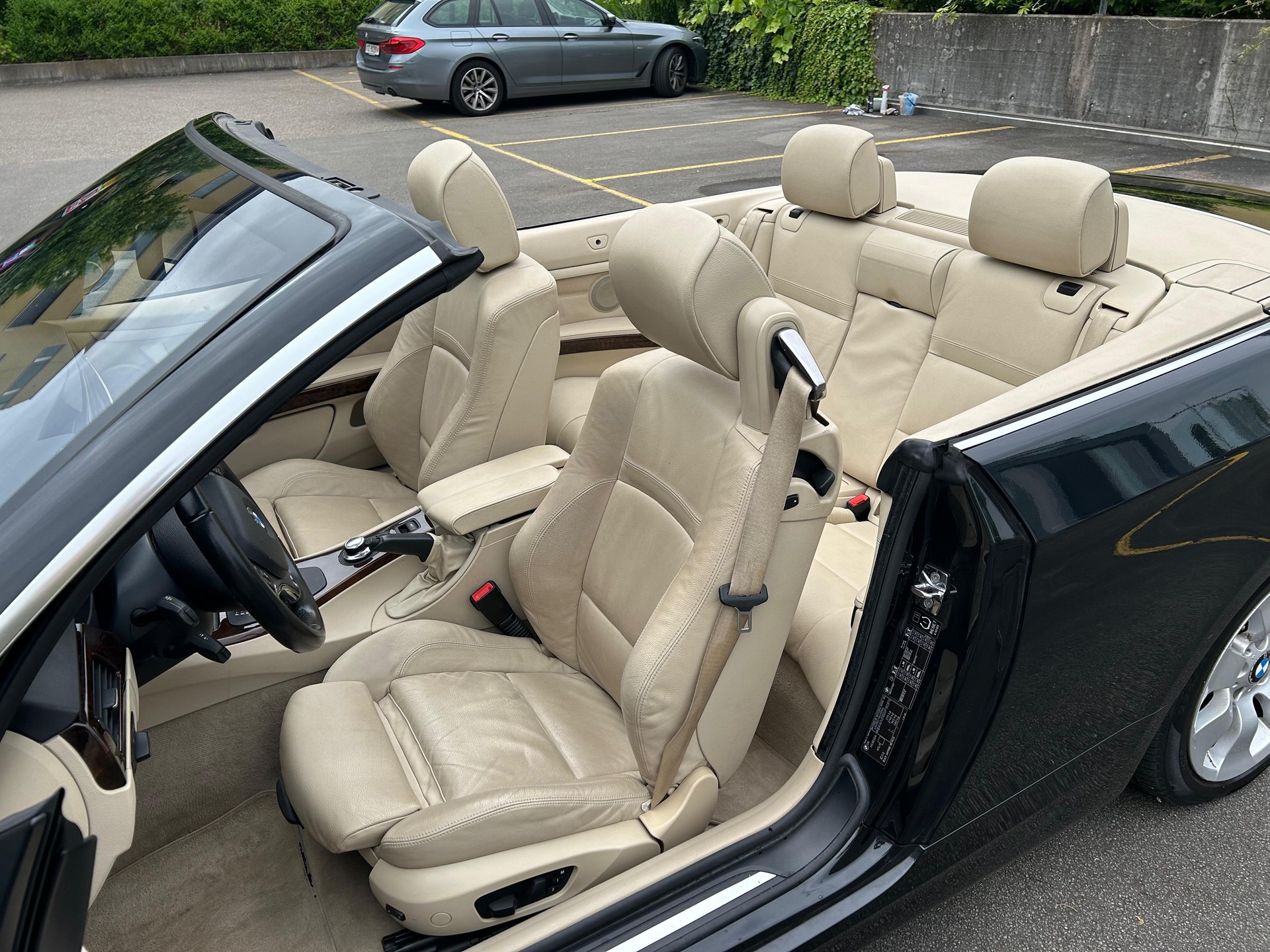BMW 325i-image-3