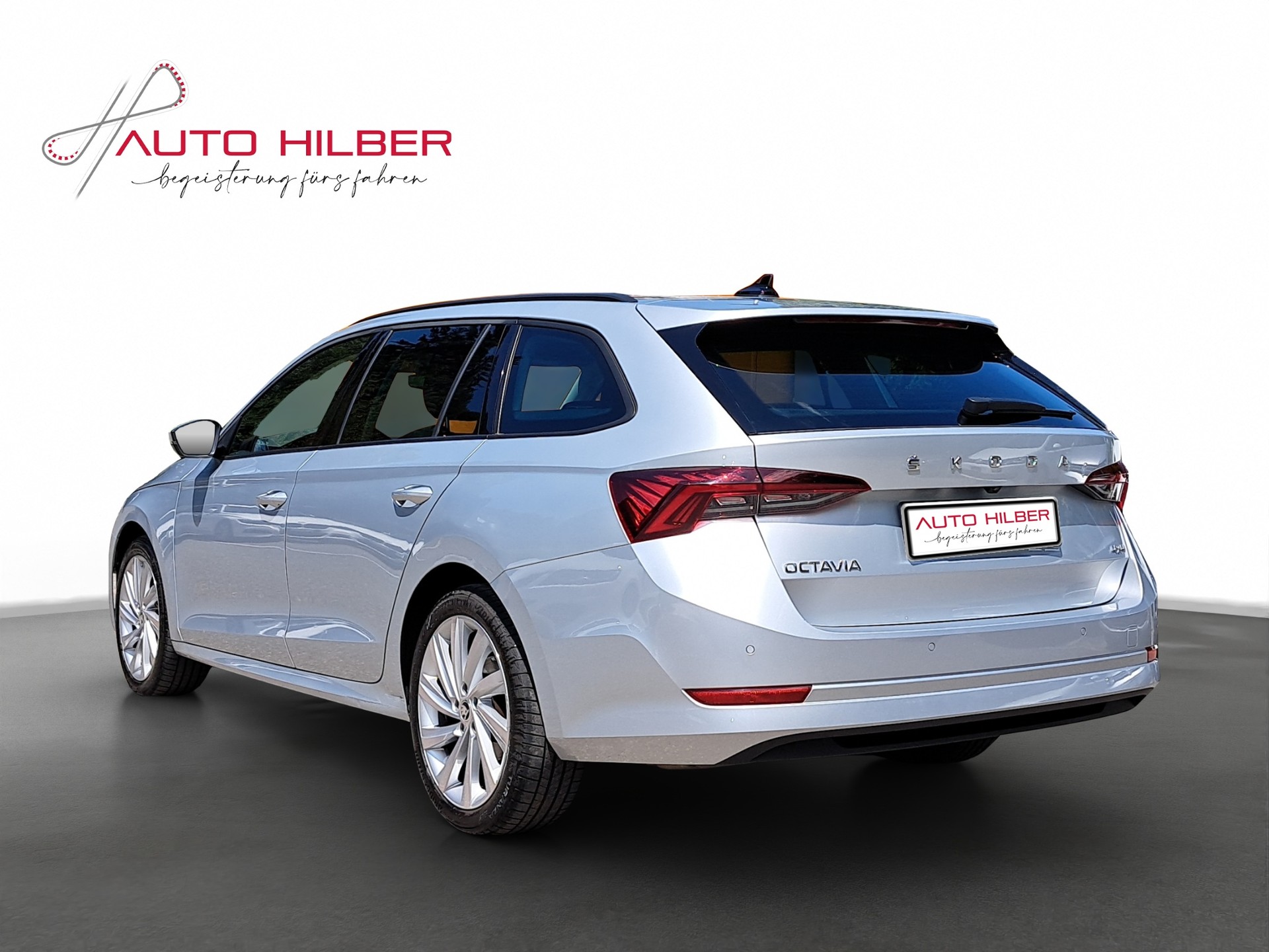 SKODA Octavia Combi 2.0 TDI DSG Style 4x4-image-4