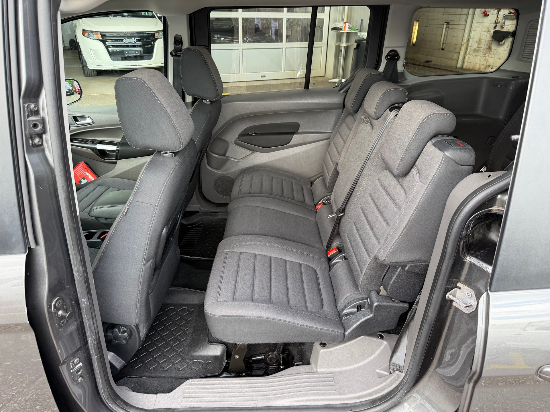 FORD Grand Tourneo Connect 1.5 EcoBlue Trend Automat-image-12