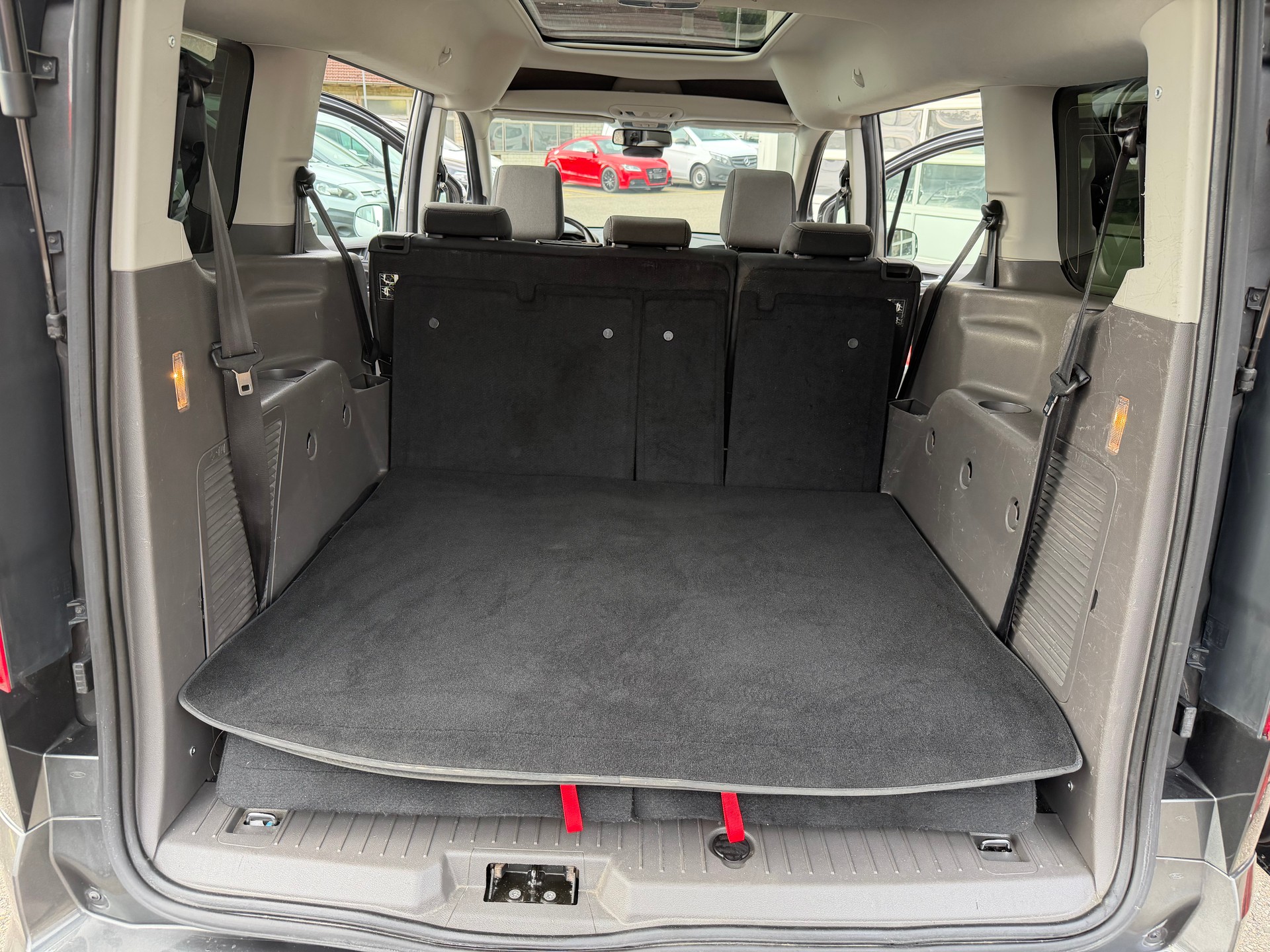 FORD Grand Tourneo Connect 1.5 EcoBlue Trend Automat-image-15