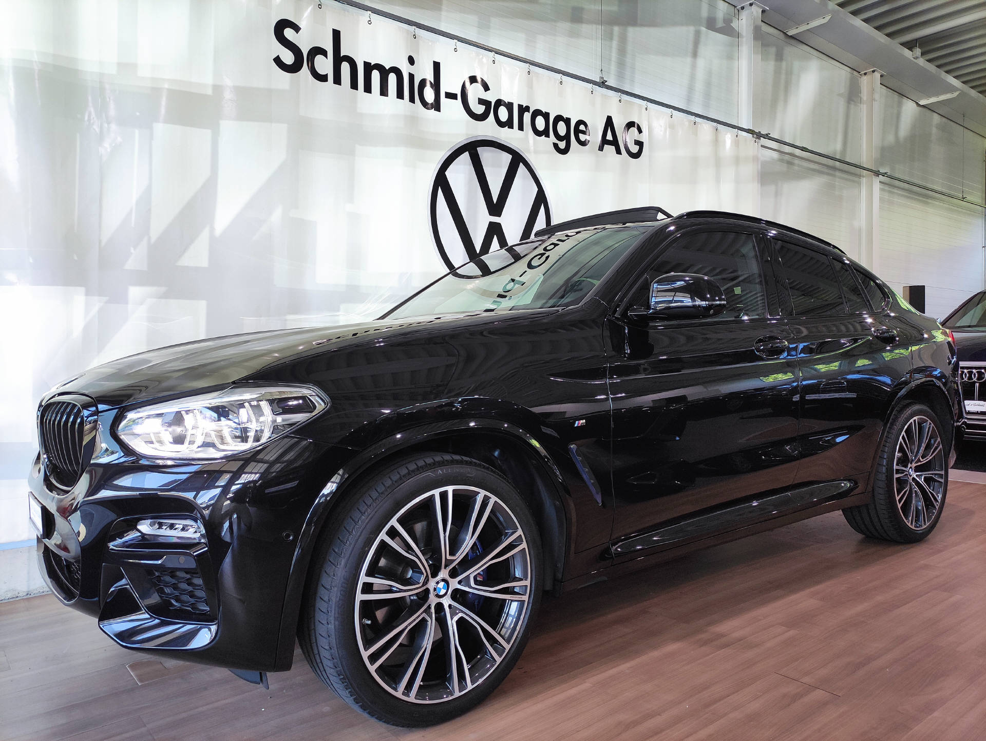 BMW X4 M40i-showroom-element-1