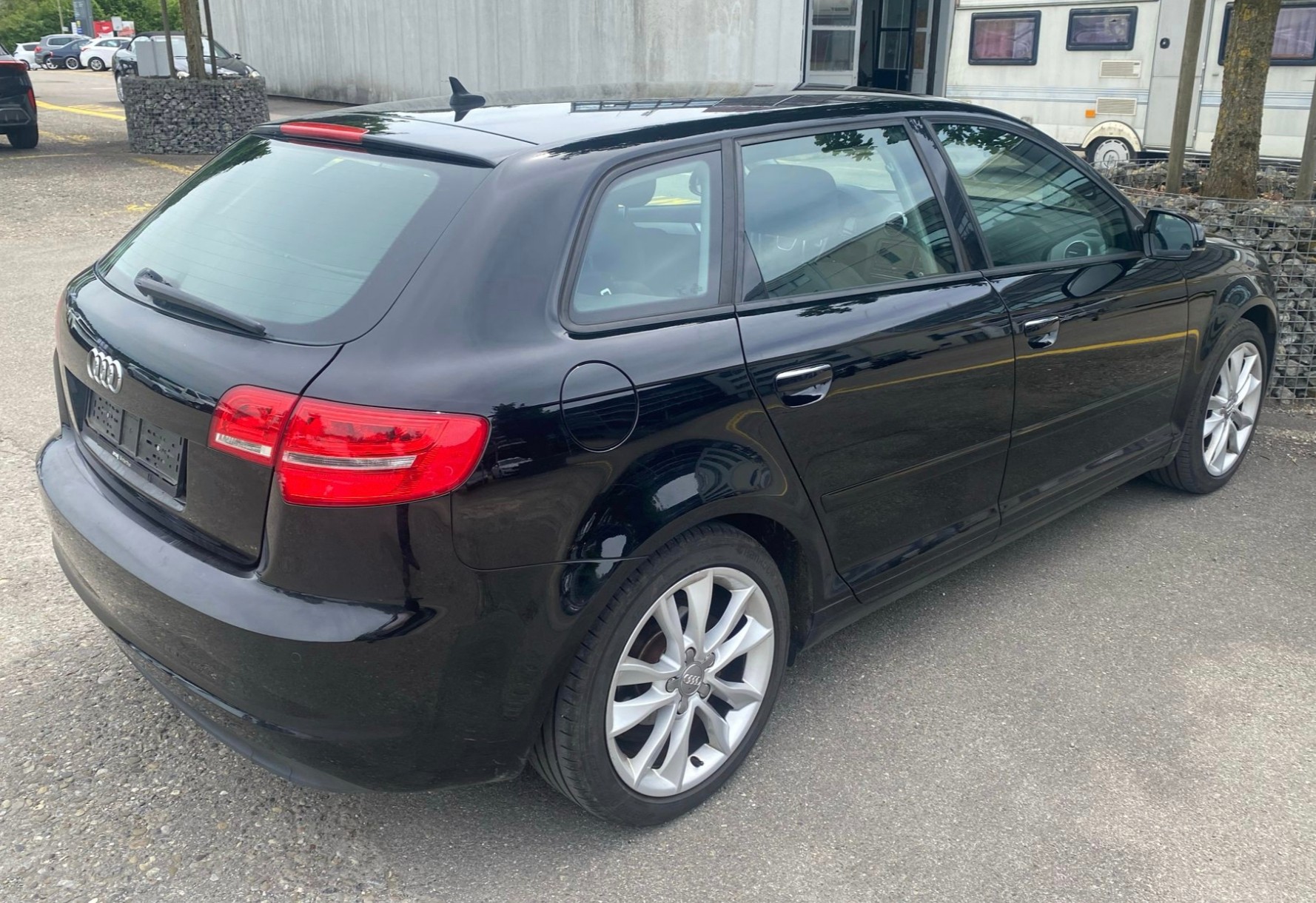 AUDI A3 Sportback 2.0 TDI Ambiente S-tronic-image-4