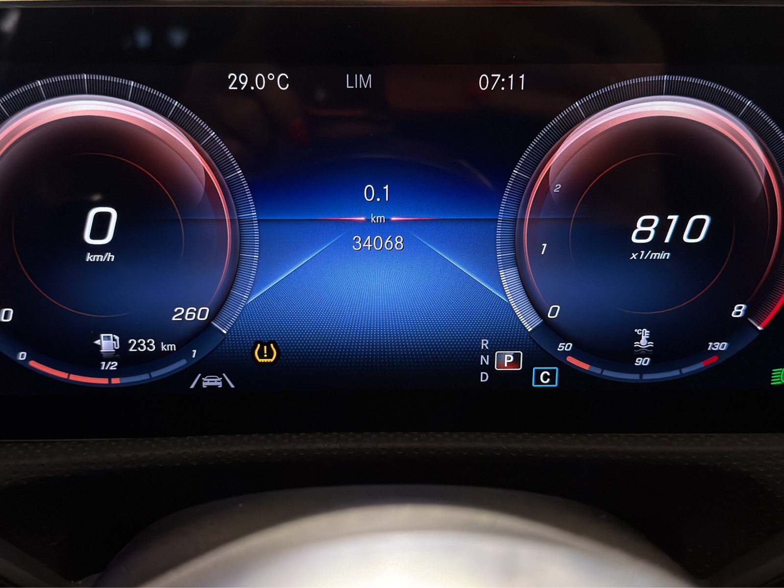 MERCEDES-BENZ A 200 AMG Line-image-11