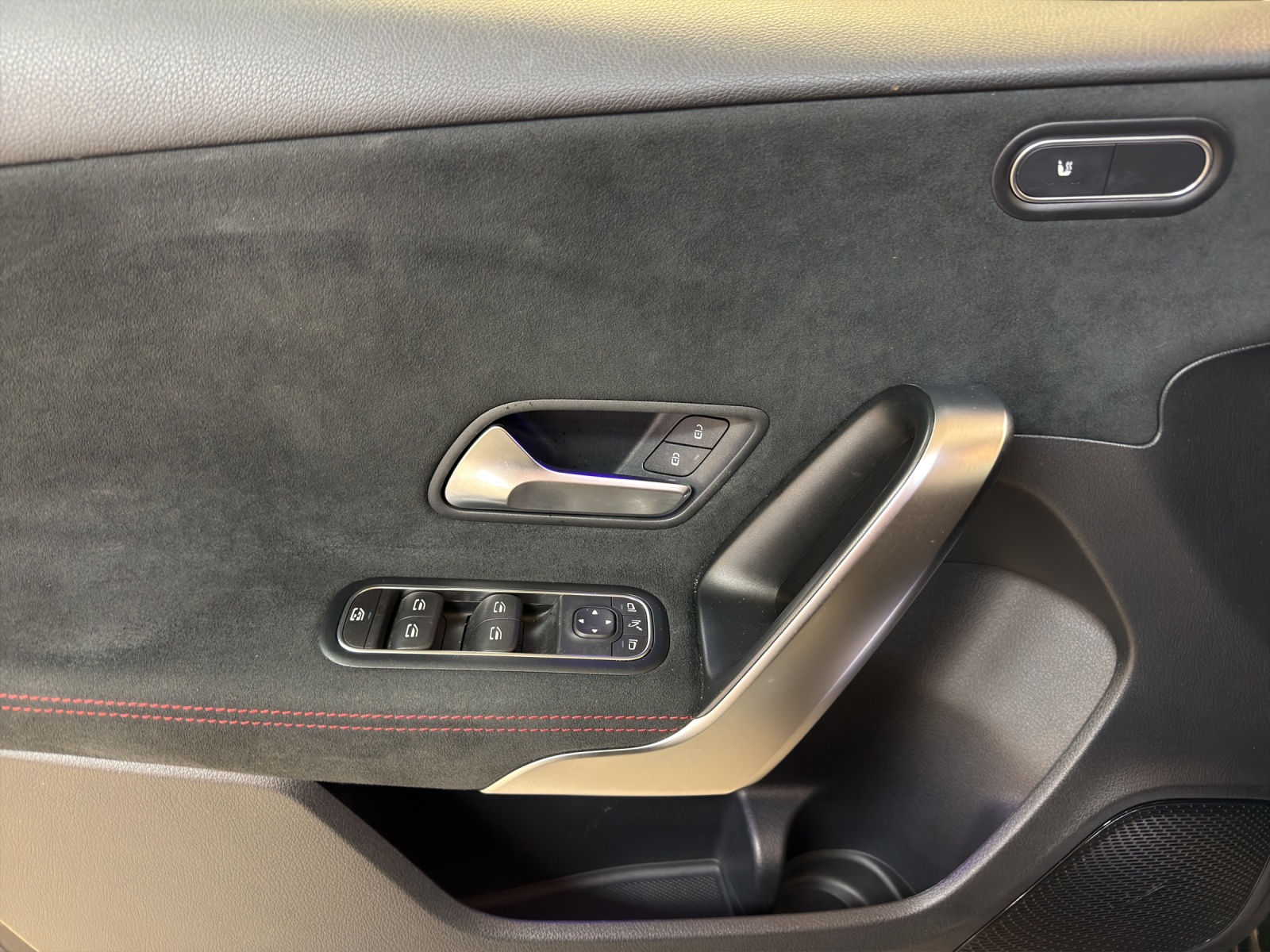 MERCEDES-BENZ A 200 AMG Line-image-14
