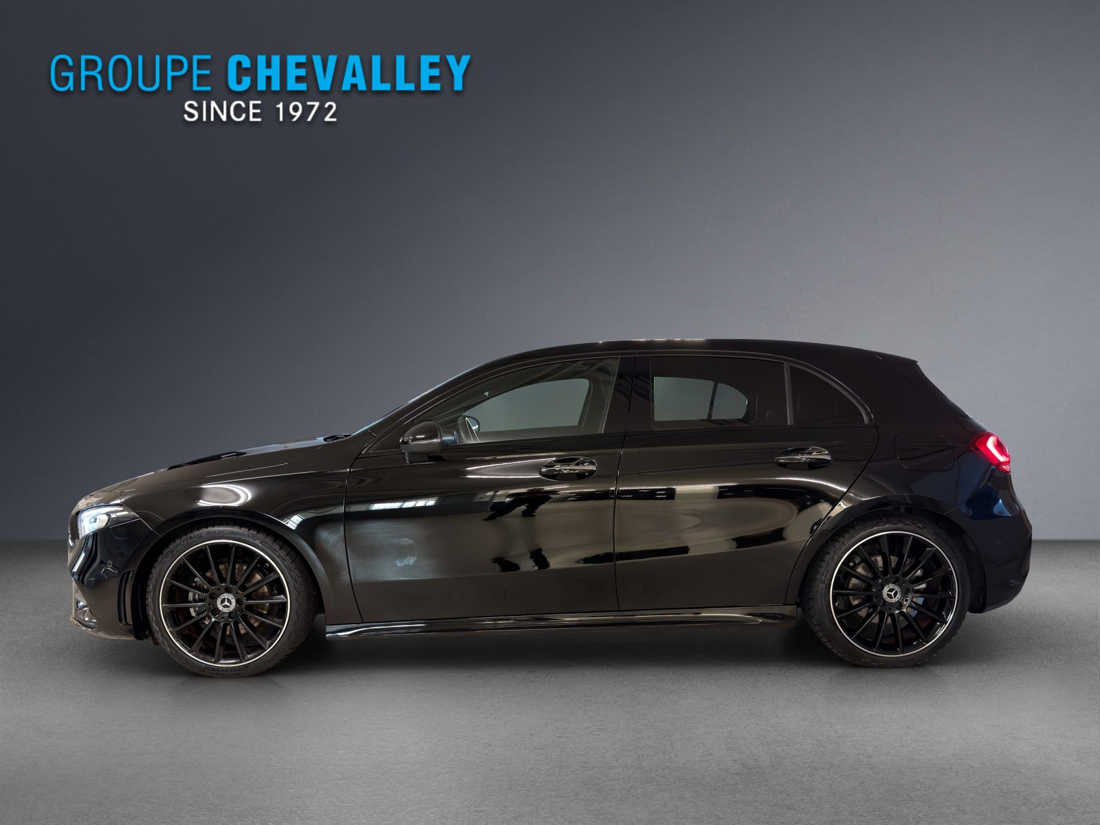 MERCEDES-BENZ A 200 AMG Line-showroom-element-2