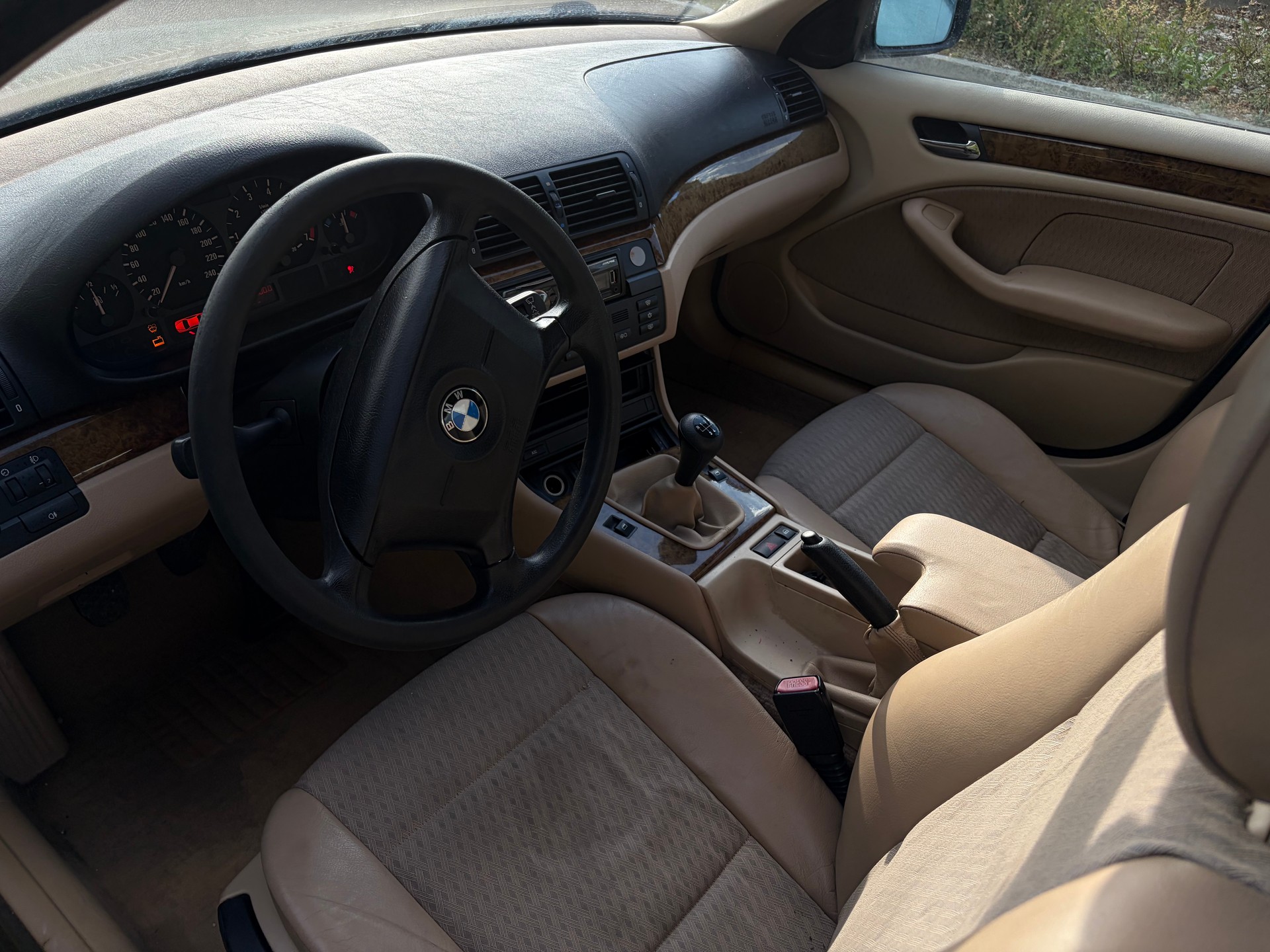 BMW 318i-image-1