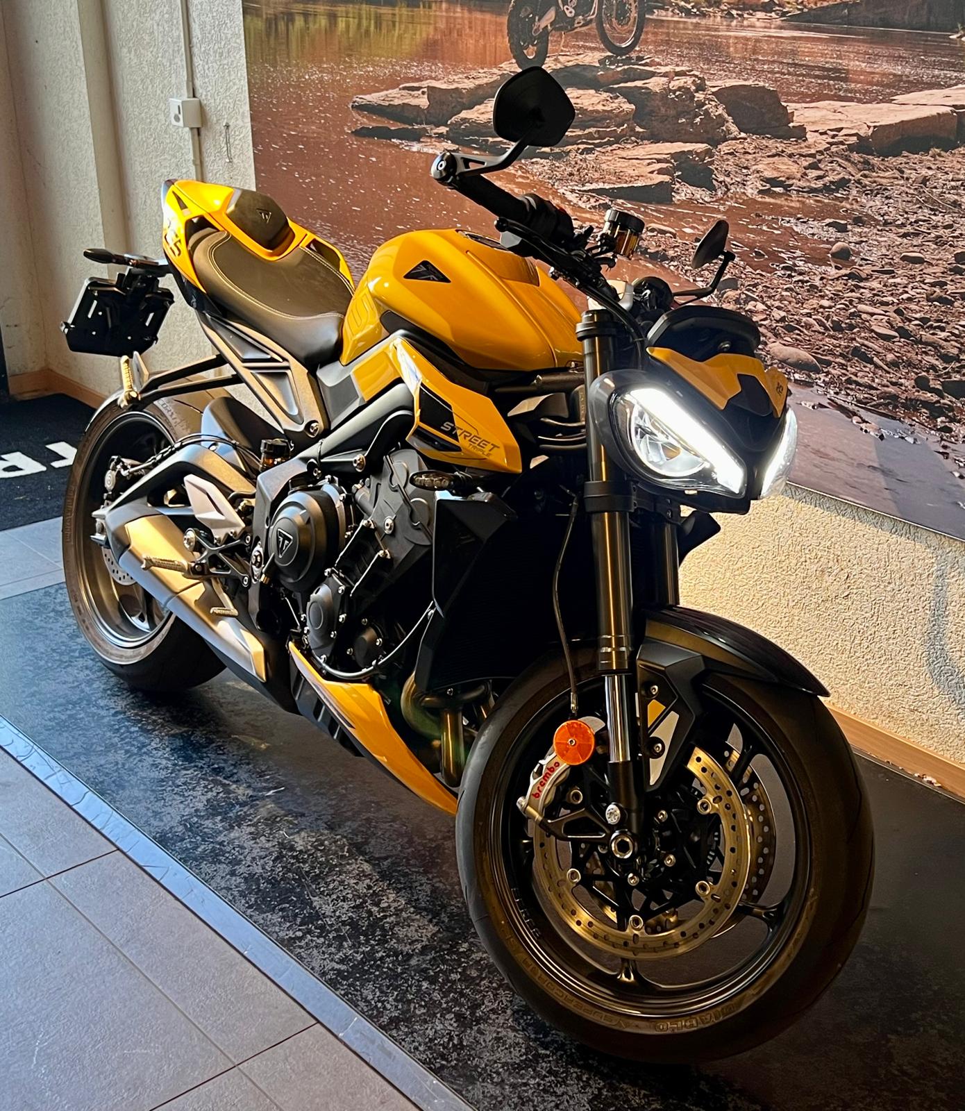 TRIUMPH Street Triple 765 RS-image-1