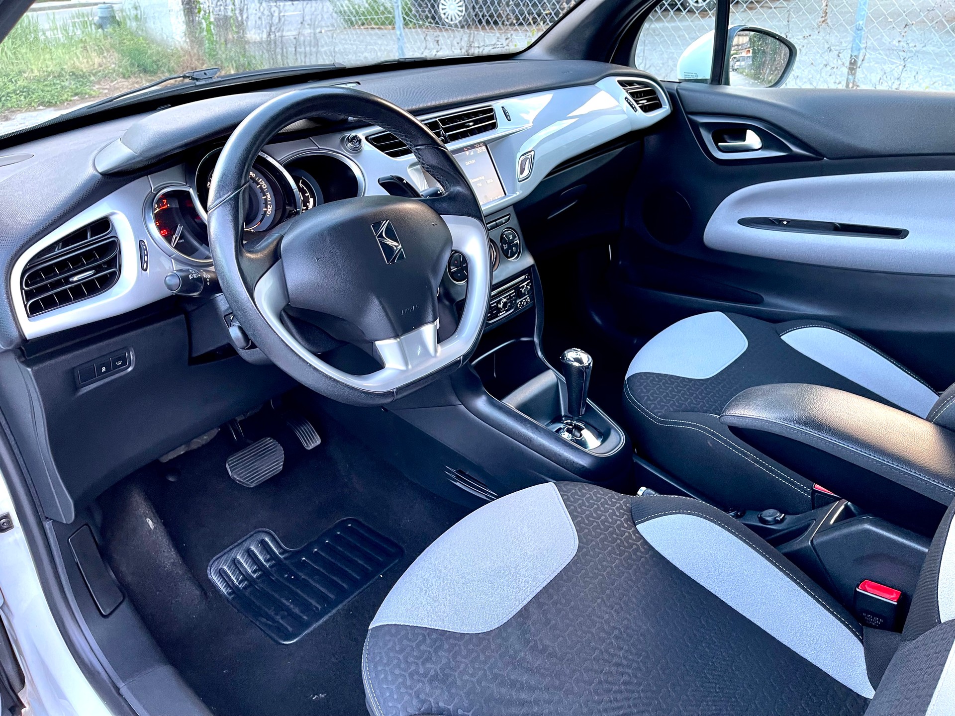 DS AUTOMOBILES DS3 1.2 VTi Chic ETG5-image-8
