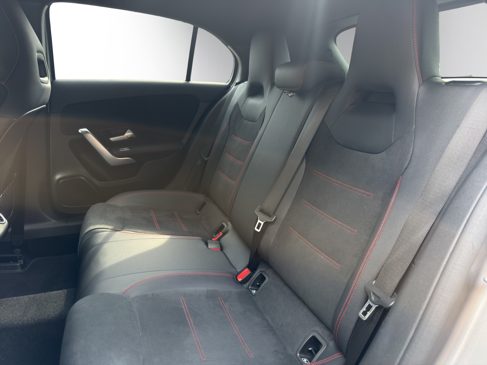 MERCEDES-BENZ A 200 AMG Line 4Matic-image-12
