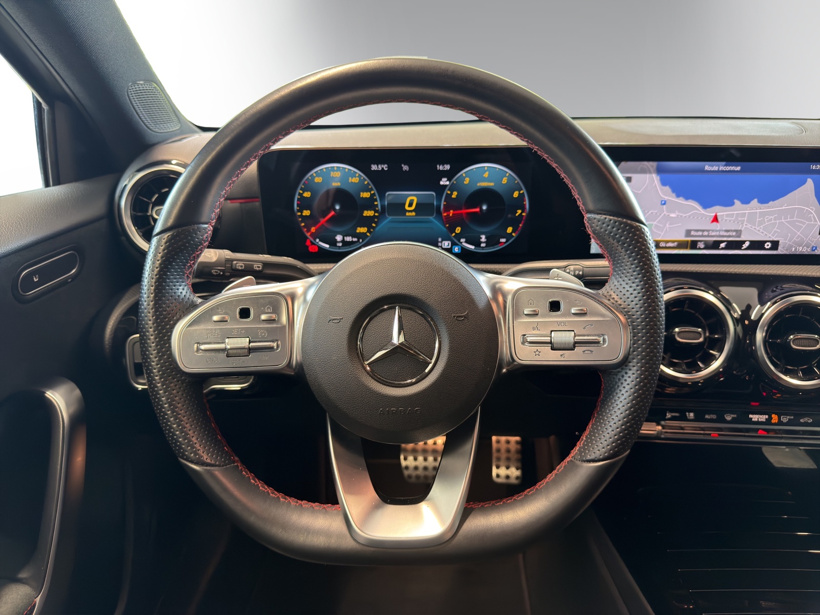 MERCEDES-BENZ A 200 AMG Line 4Matic-image-8