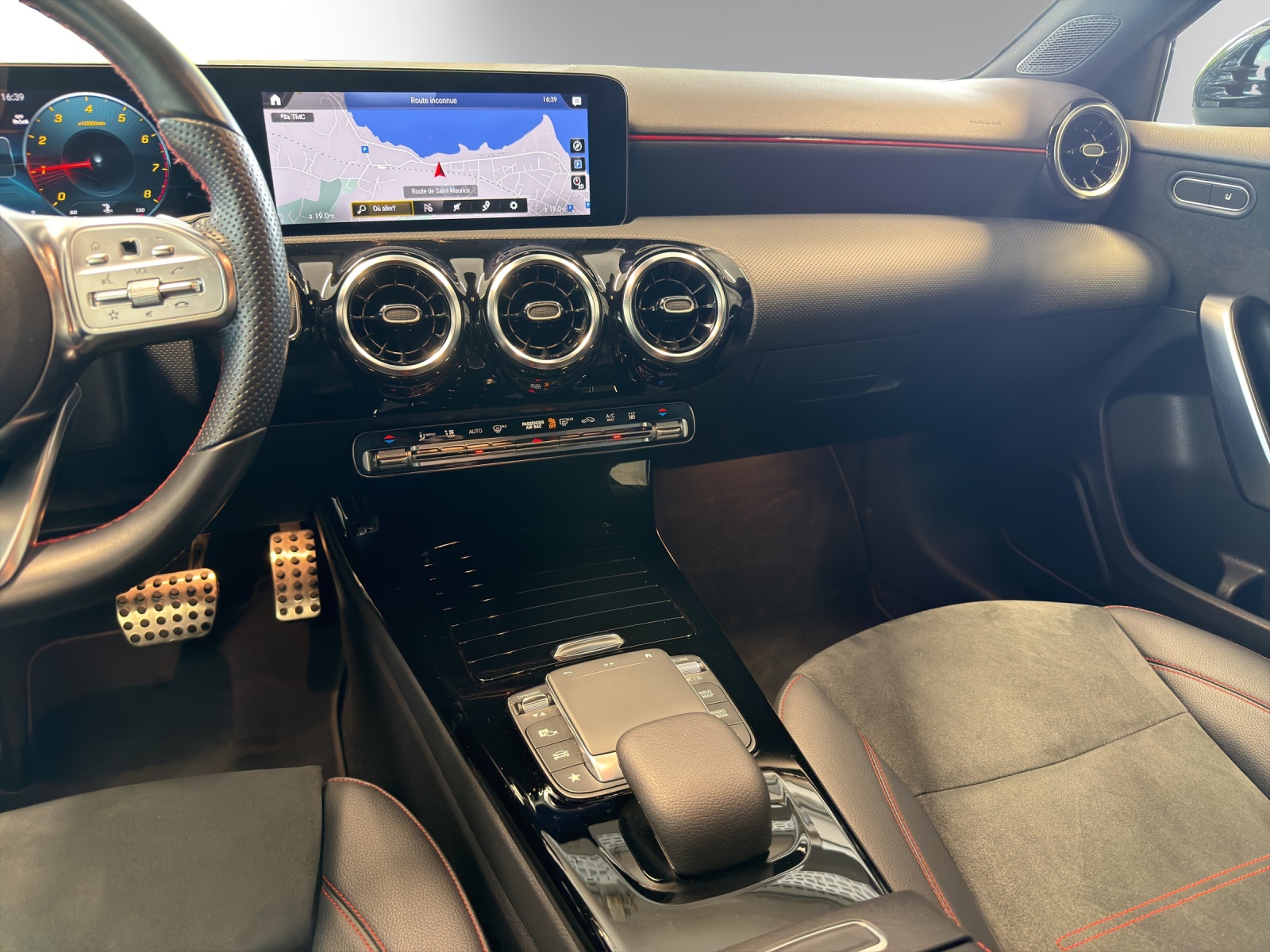 MERCEDES-BENZ A 200 AMG Line 4Matic-image-7