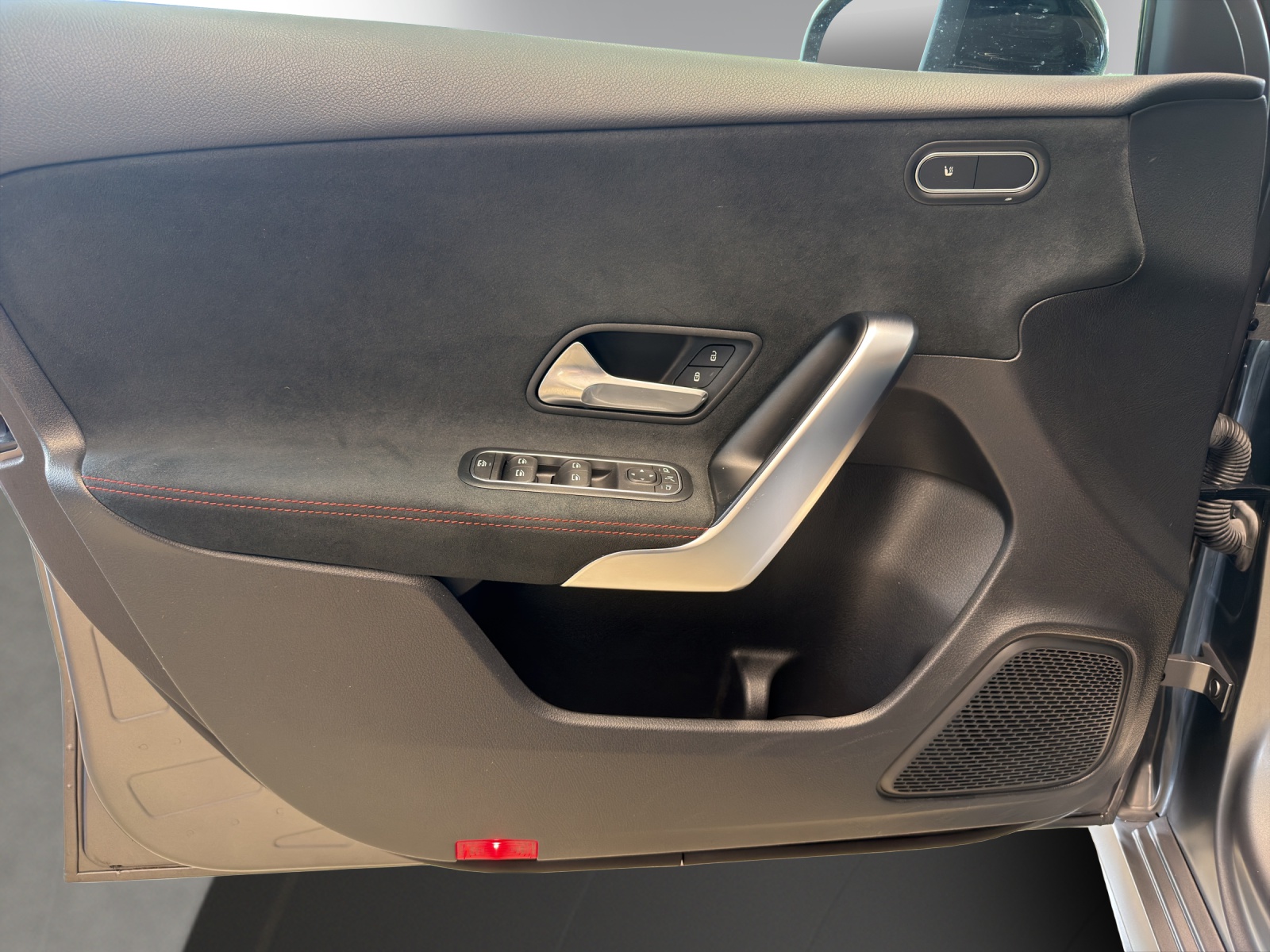 MERCEDES-BENZ A 200 AMG Line 4Matic-image-9