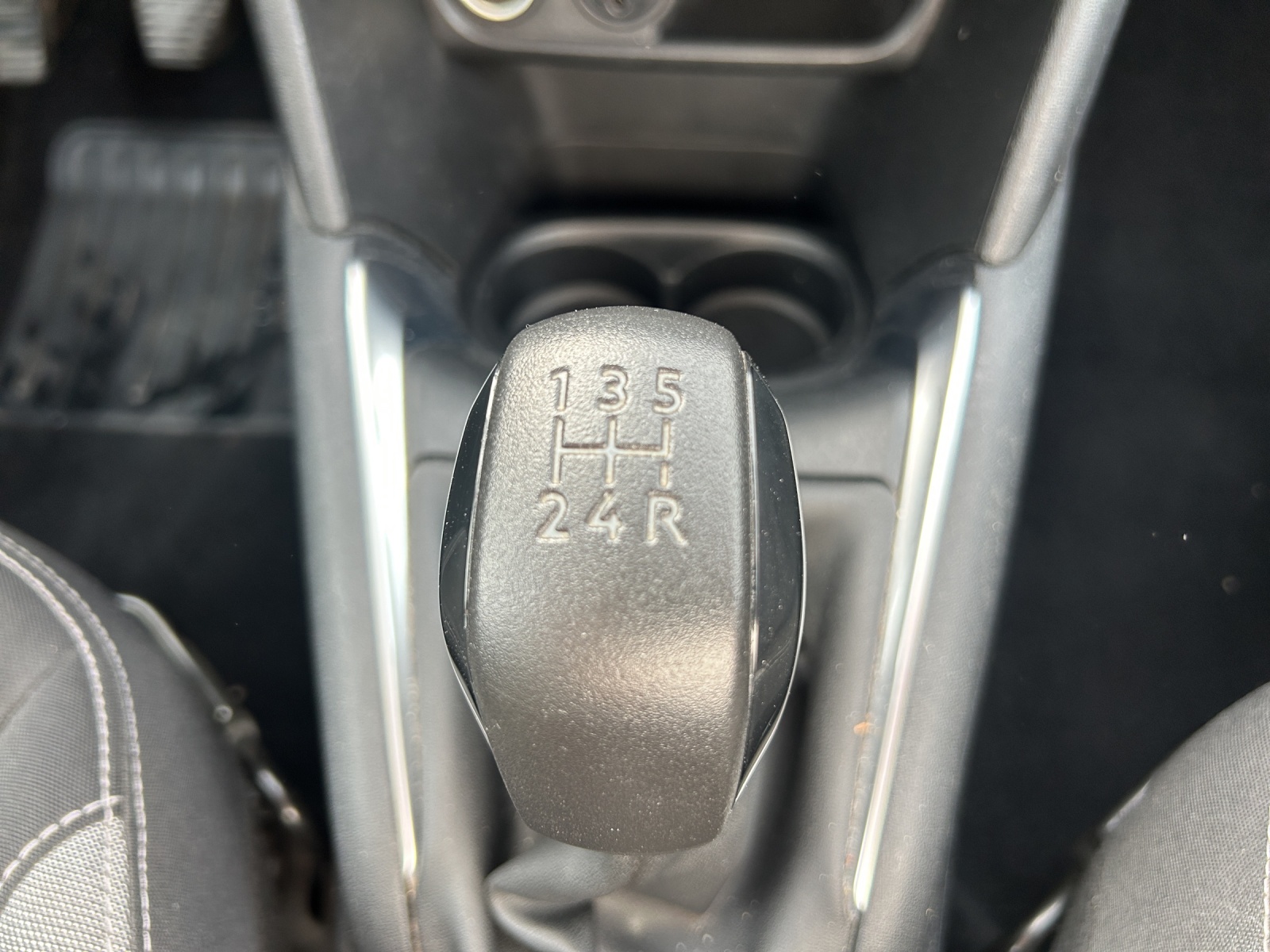 PEUGEOT 208 1.2 THP Allure-image-13