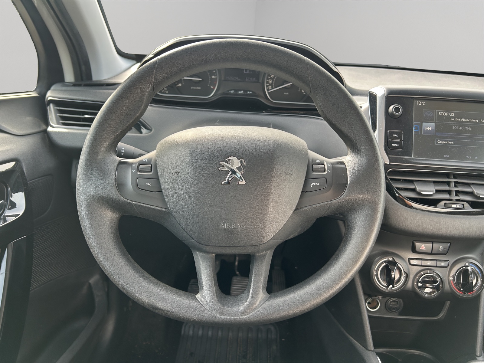 PEUGEOT 208 1.2 THP Allure-image-15