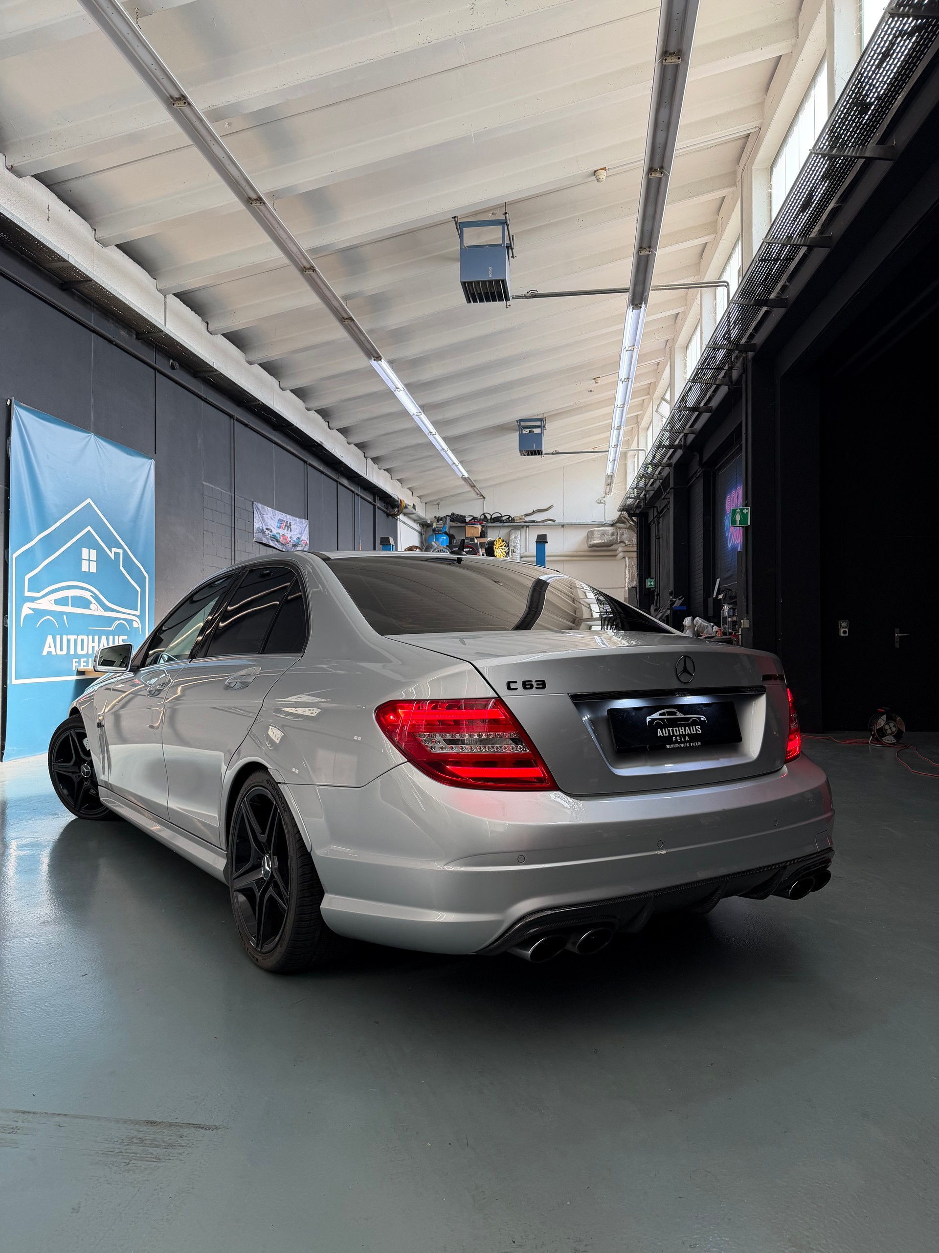 MERCEDES-BENZ C 63 AMG Avantgarde 7G-Tronic-showroom-element-2