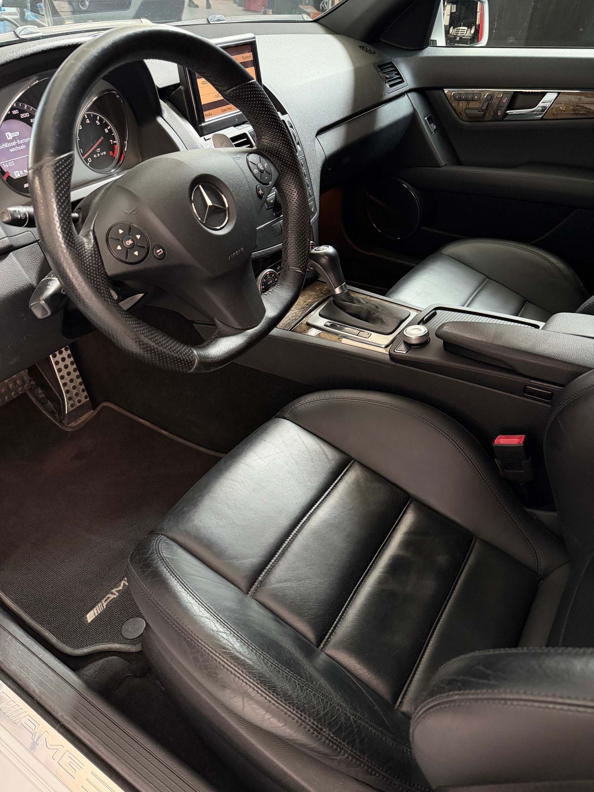 MERCEDES-BENZ C 63 AMG Avantgarde 7G-Tronic-showroom-element-3