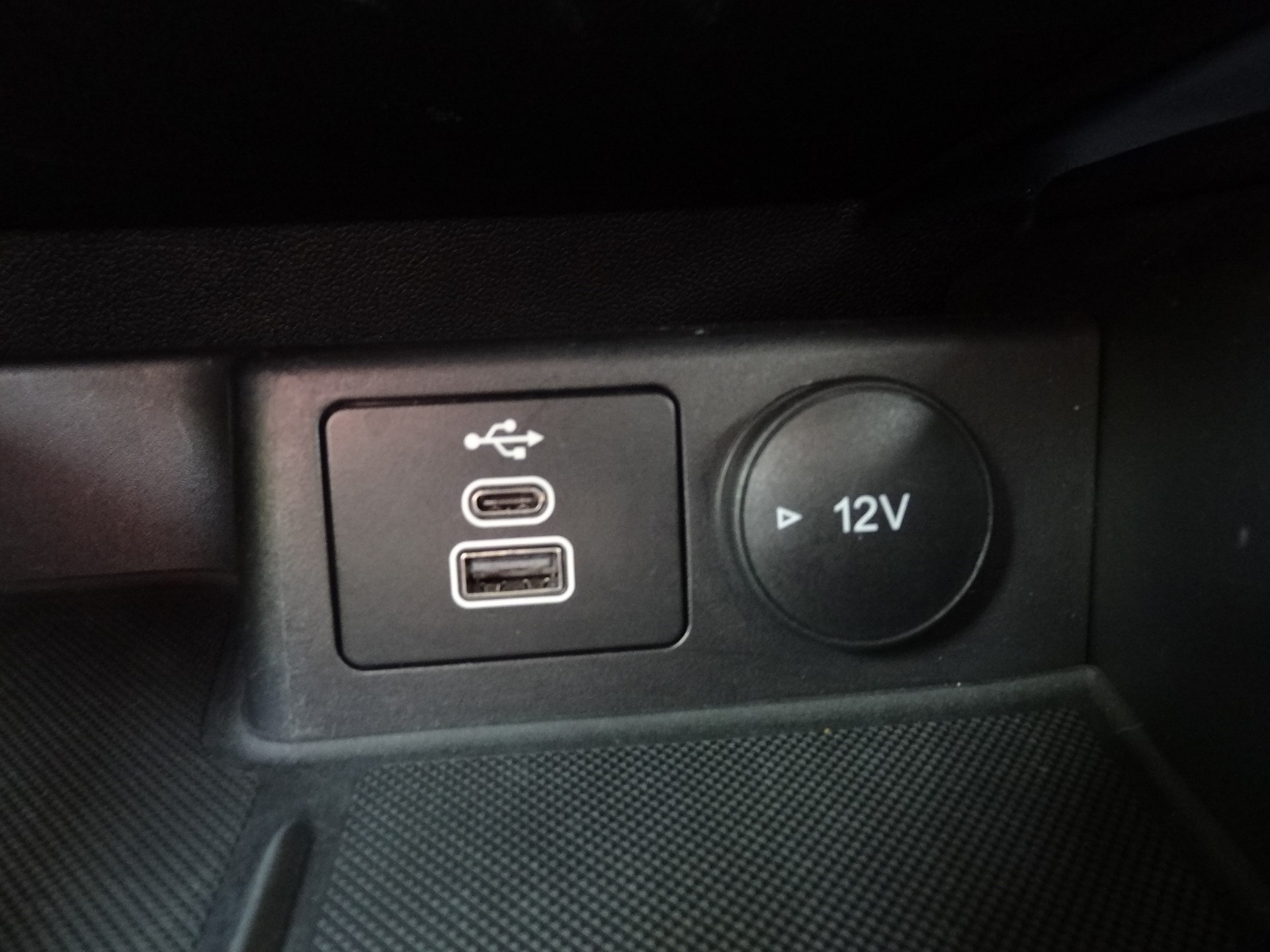 FORD Kuga 2.5 FHEV Titanium X 4WD-image-17
