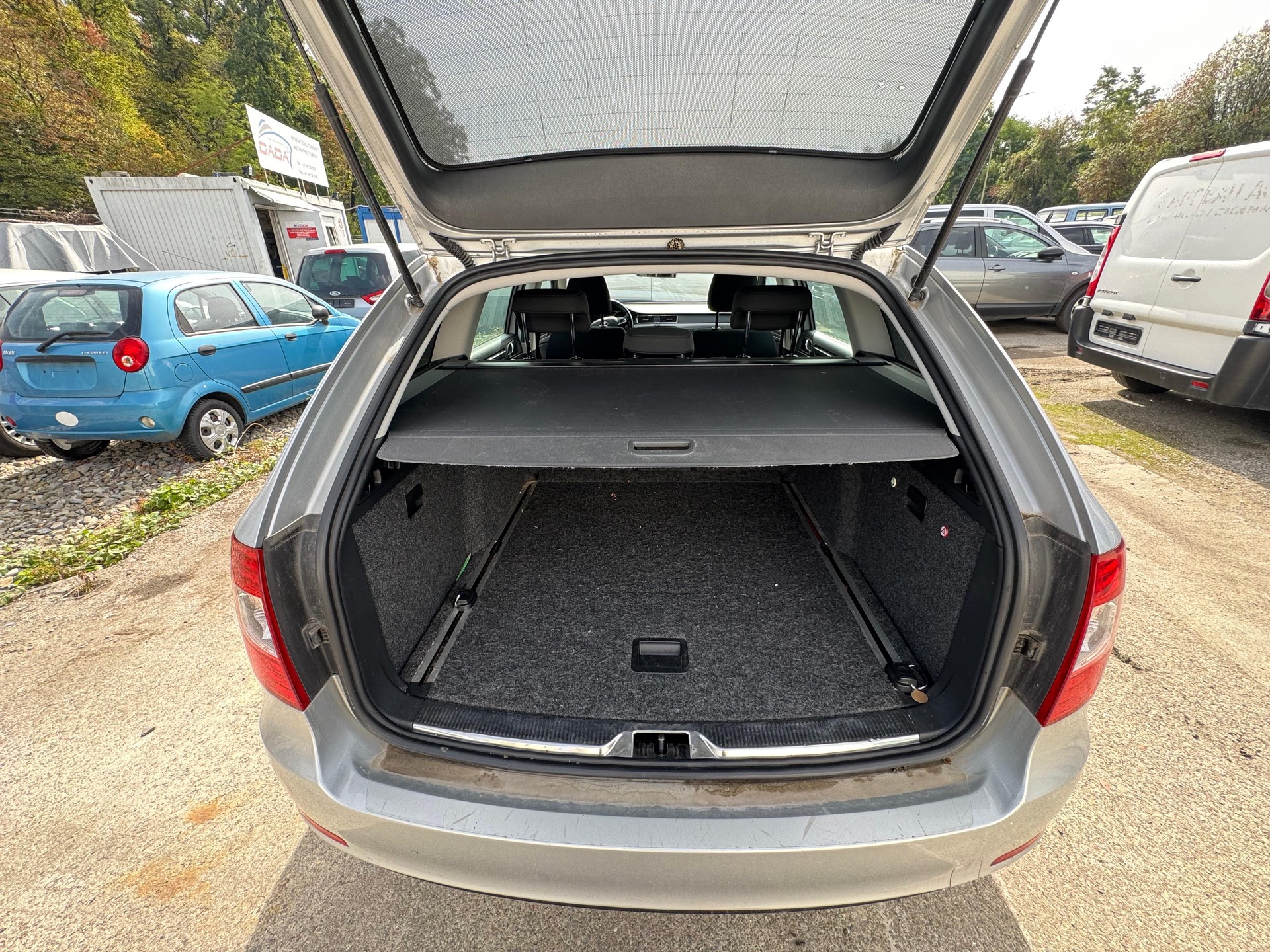 SKODA Superb 2.0 TDi Ambition DSG-image-8