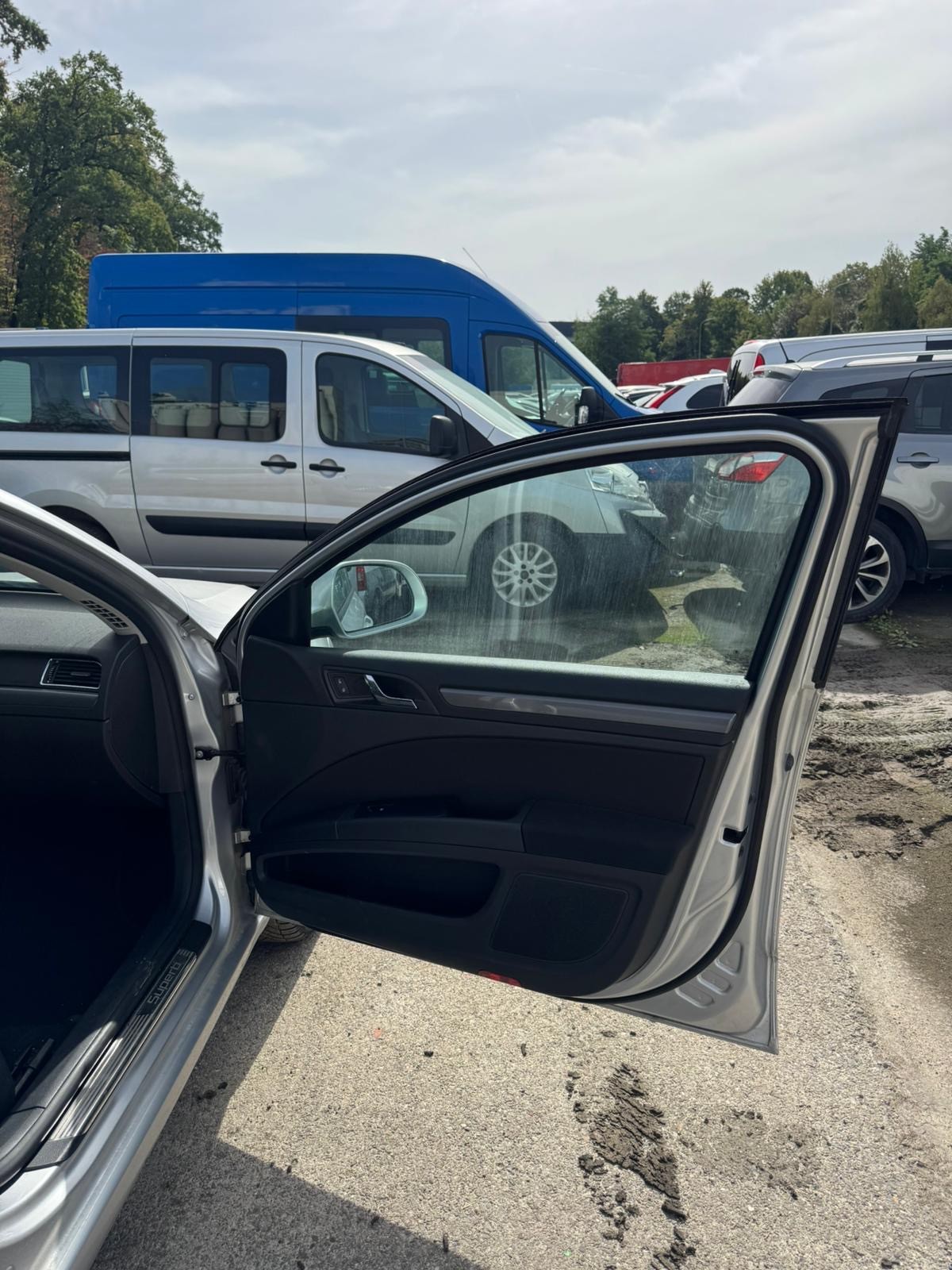 SKODA Superb 2.0 TDi Ambition DSG-image-12