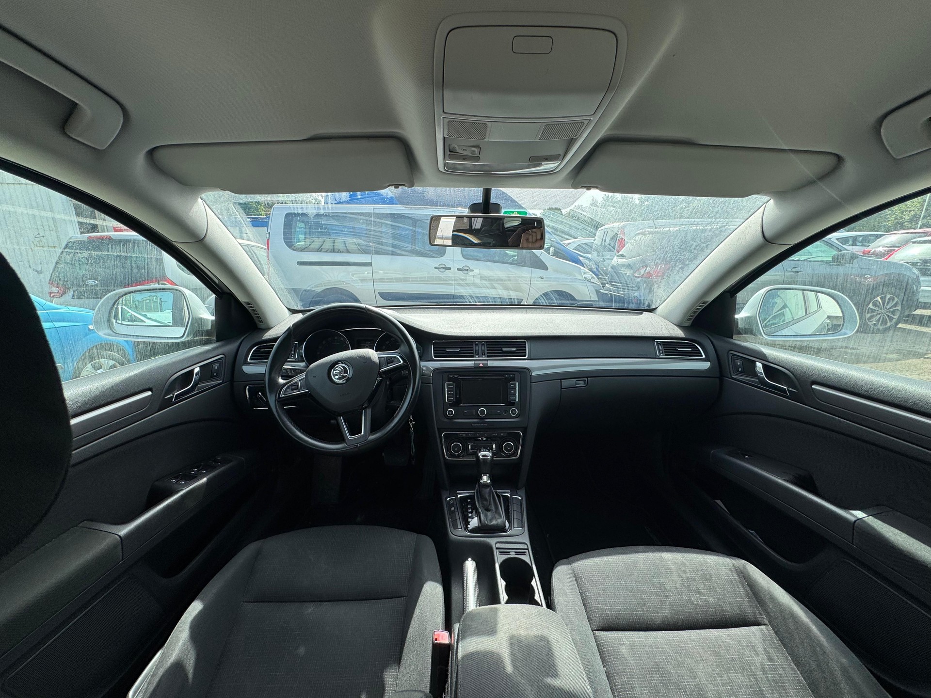 SKODA Superb 2.0 TDi Ambition DSG-image-9