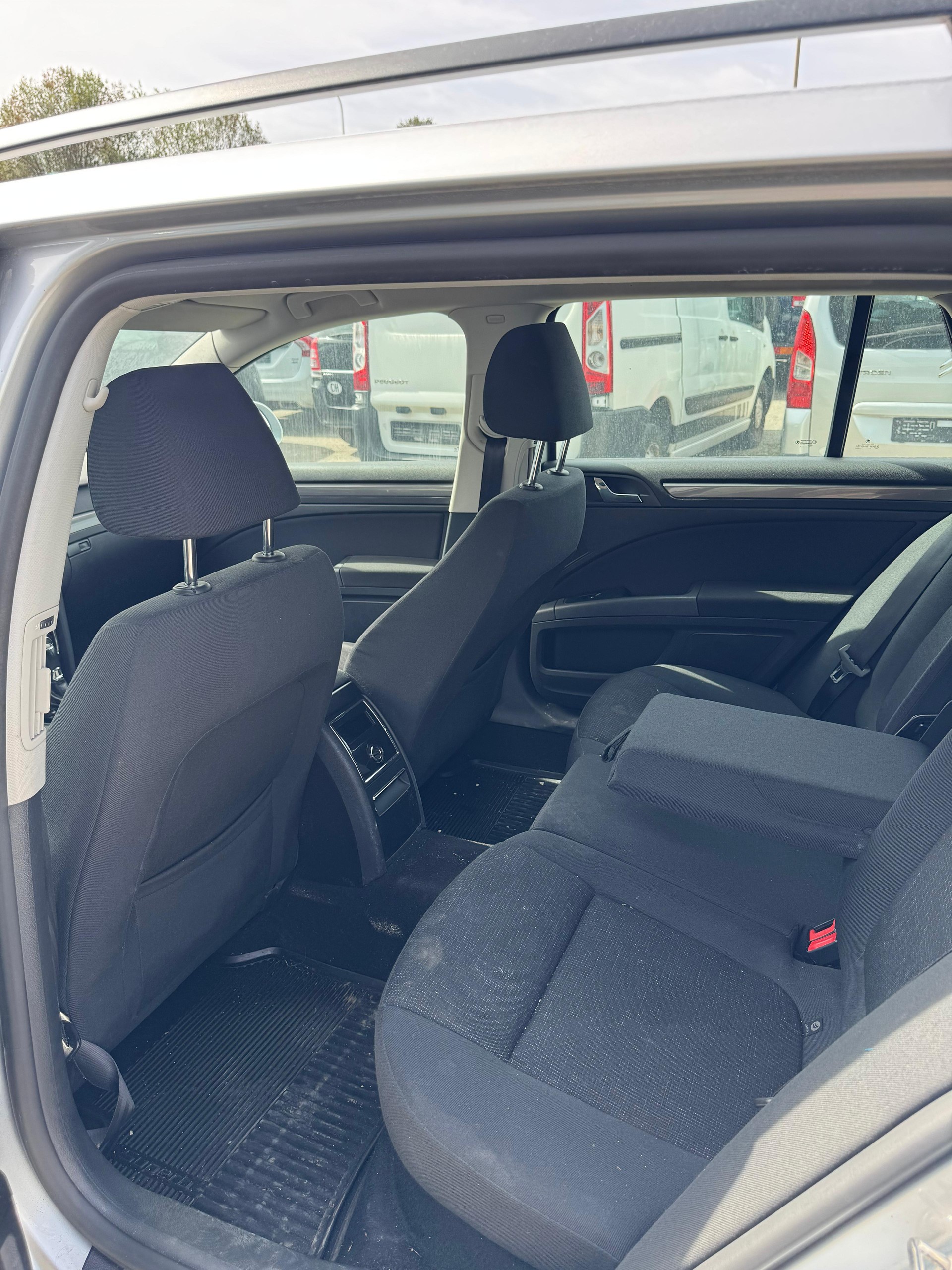SKODA Superb 2.0 TDi Ambition DSG-image-14