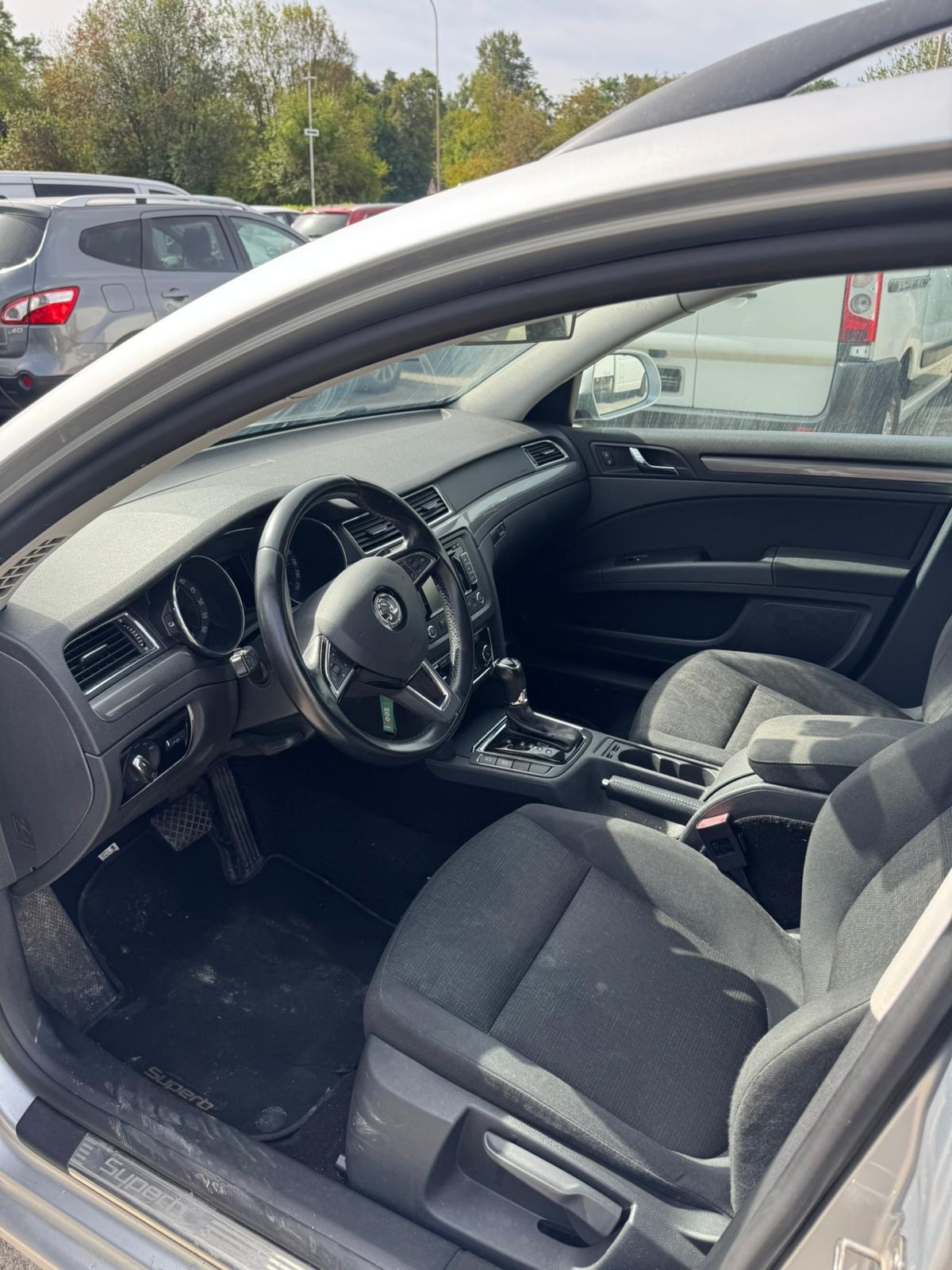 SKODA Superb 2.0 TDi Ambition DSG-image-10