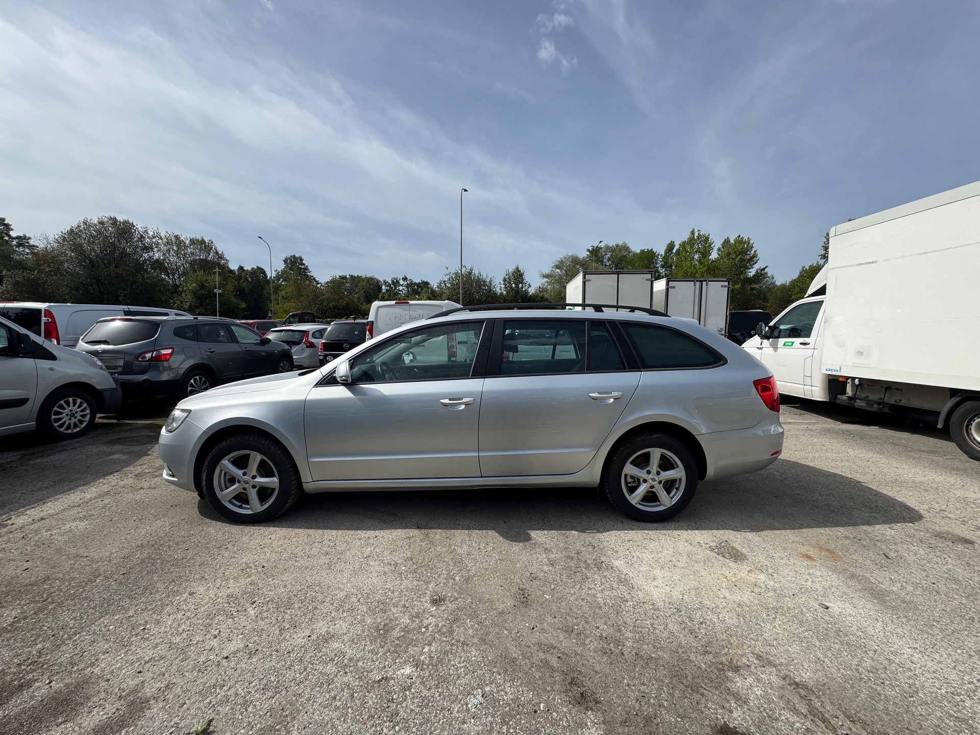 SKODA Superb 2.0 TDi Ambition DSG-image-6
