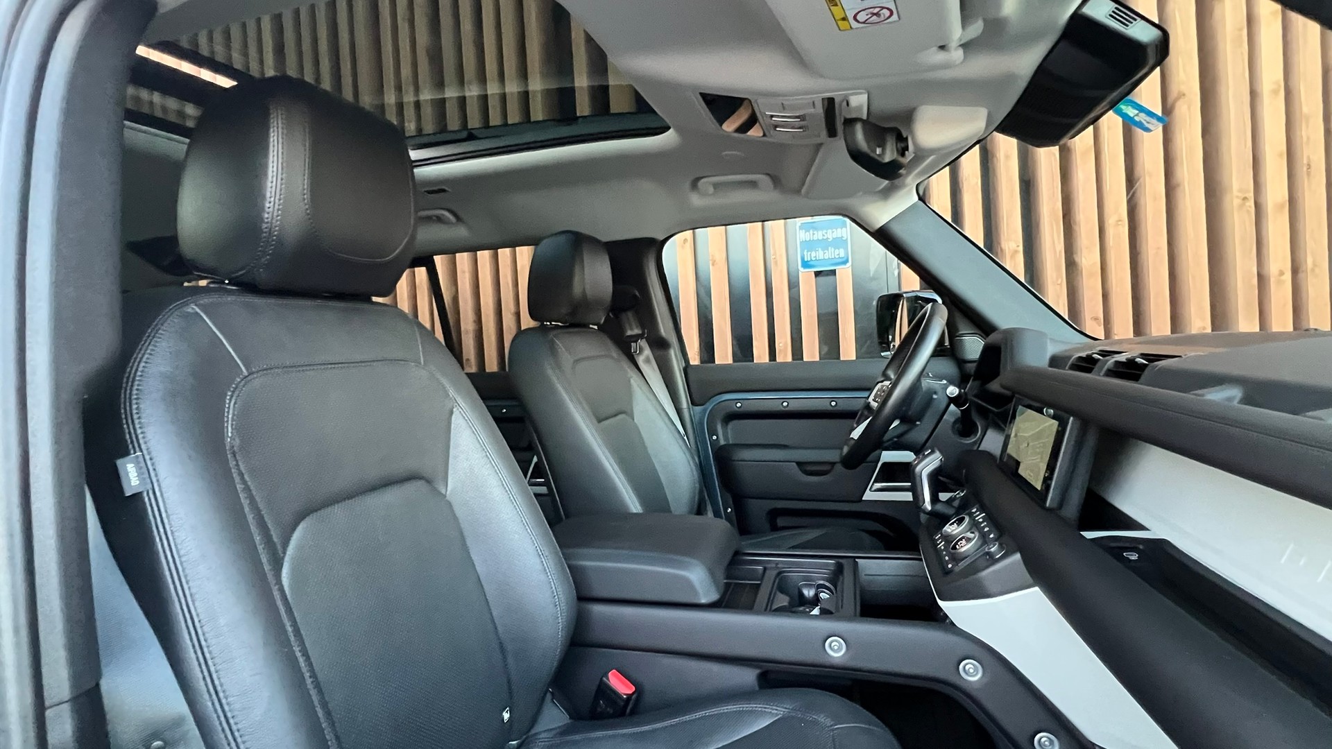 LAND ROVER DEFENDER 110 3.0 D I6 300 X-DYNAMIK HSE AWD AT8 l 300 PS-image-25