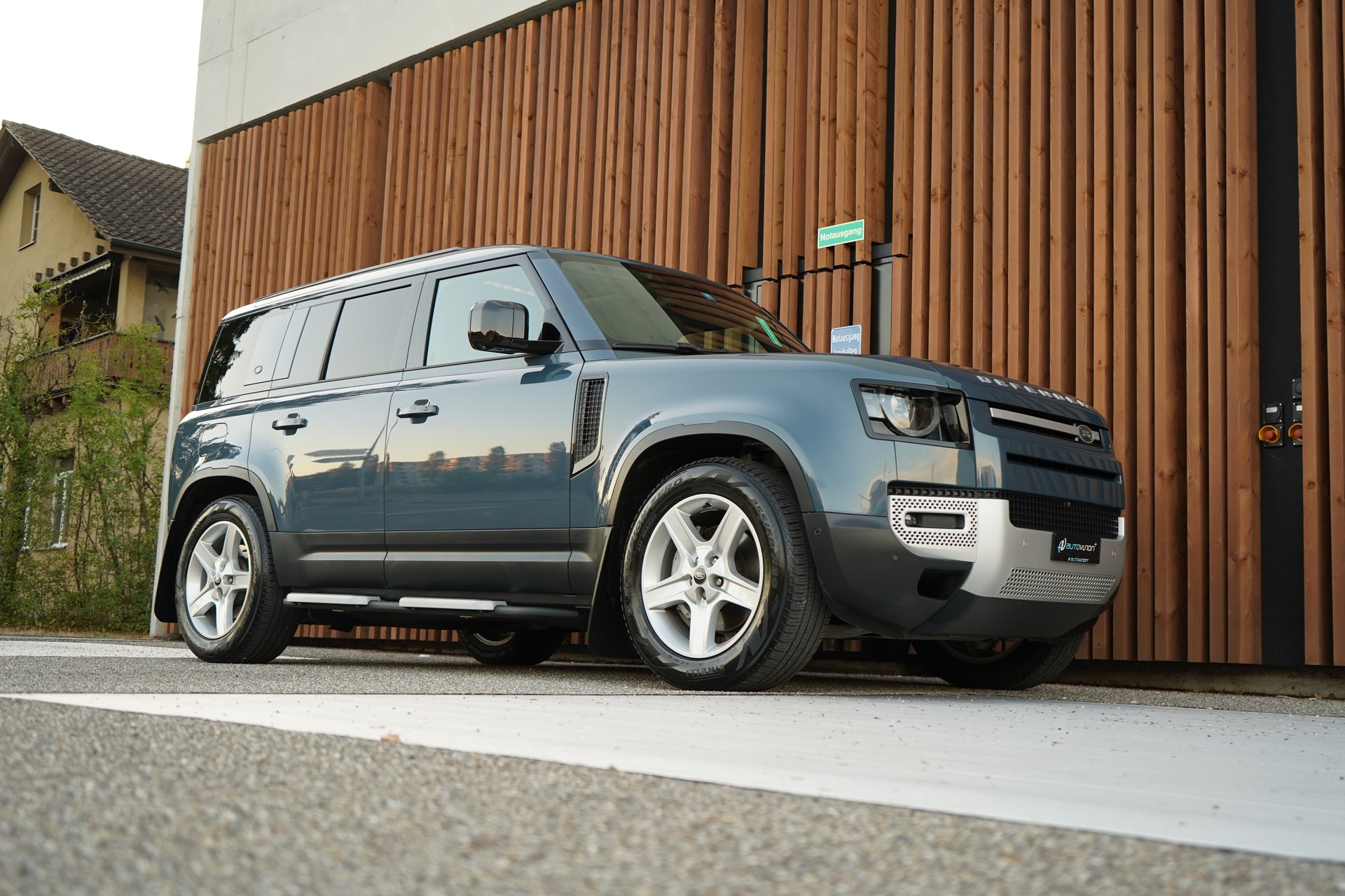 LAND ROVER DEFENDER 110 3.0 D I6 300 X-DYNAMIK HSE AWD AT8 l 300 PS-image-10