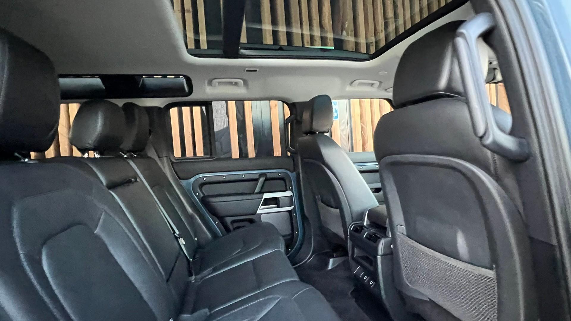 LAND ROVER DEFENDER 110 3.0 D I6 300 X-DYNAMIK HSE AWD AT8 l 300 PS-image-29