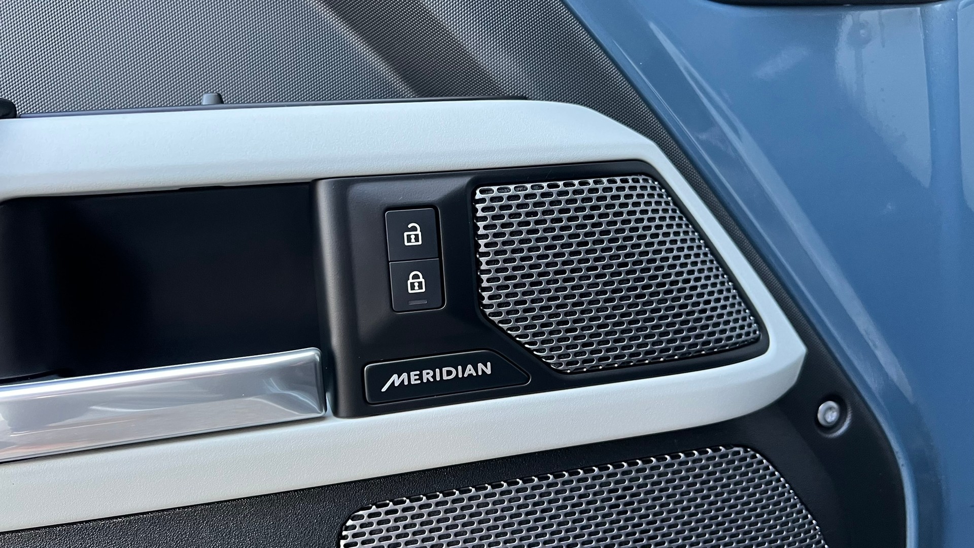 LAND ROVER DEFENDER 110 3.0 D I6 300 X-DYNAMIK HSE AWD AT8 l 300 PS-image-22