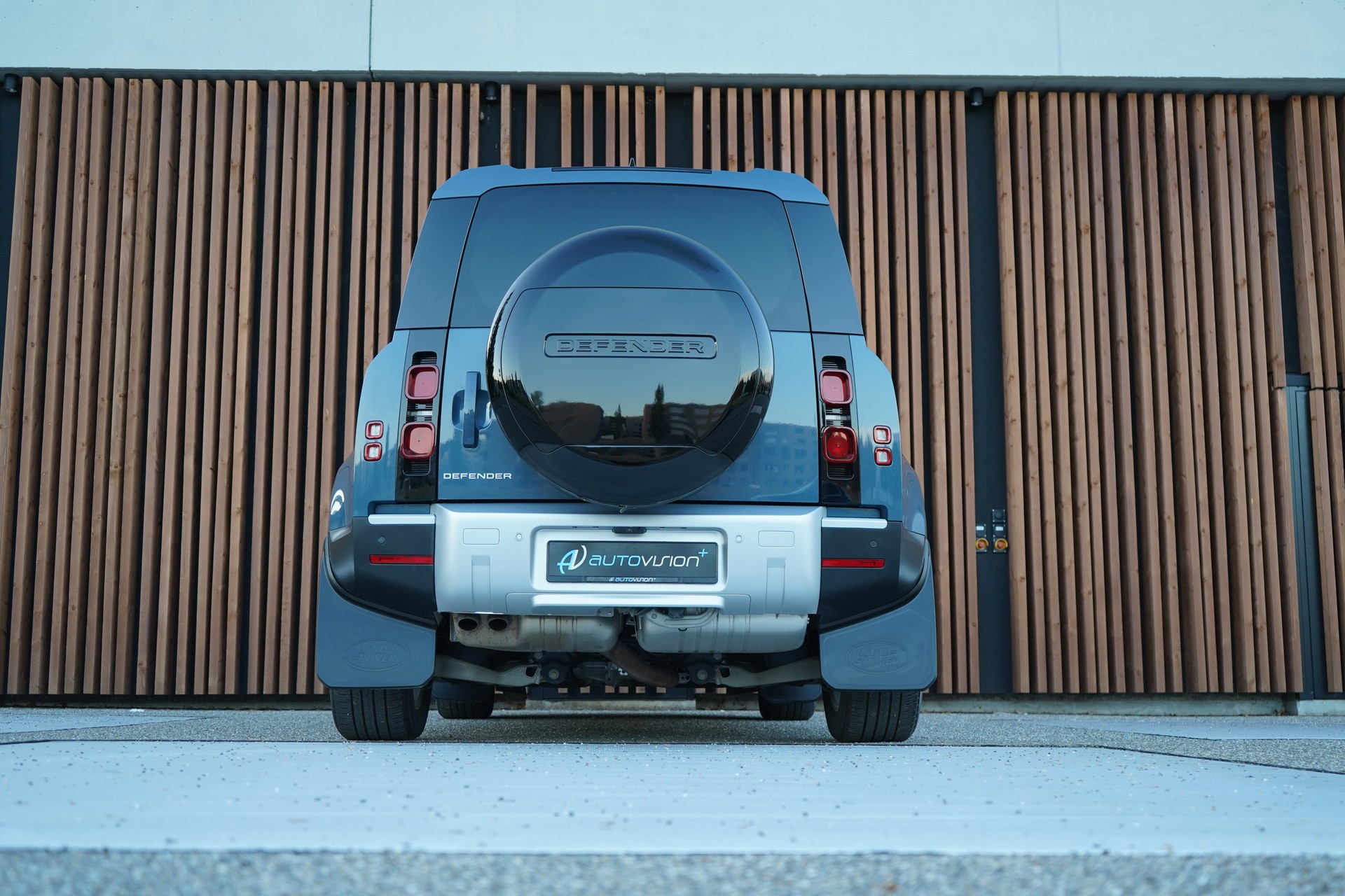 LAND ROVER DEFENDER 110 3.0 D I6 300 X-DYNAMIK HSE AWD AT8 l 300 PS-image-16