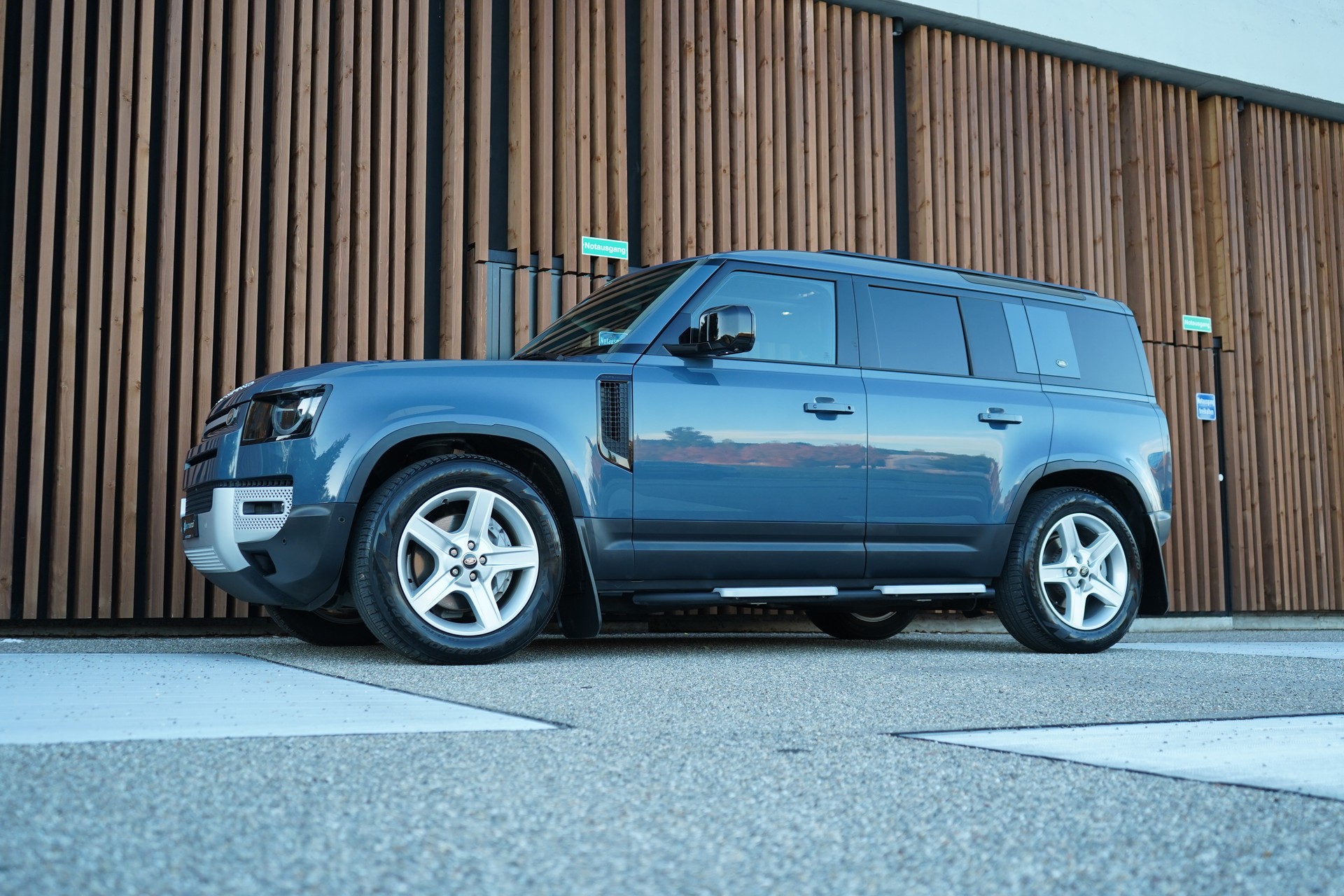 LAND ROVER DEFENDER 110 3.0 D I6 300 X-DYNAMIK HSE AWD AT8 l 300 PS-image-6