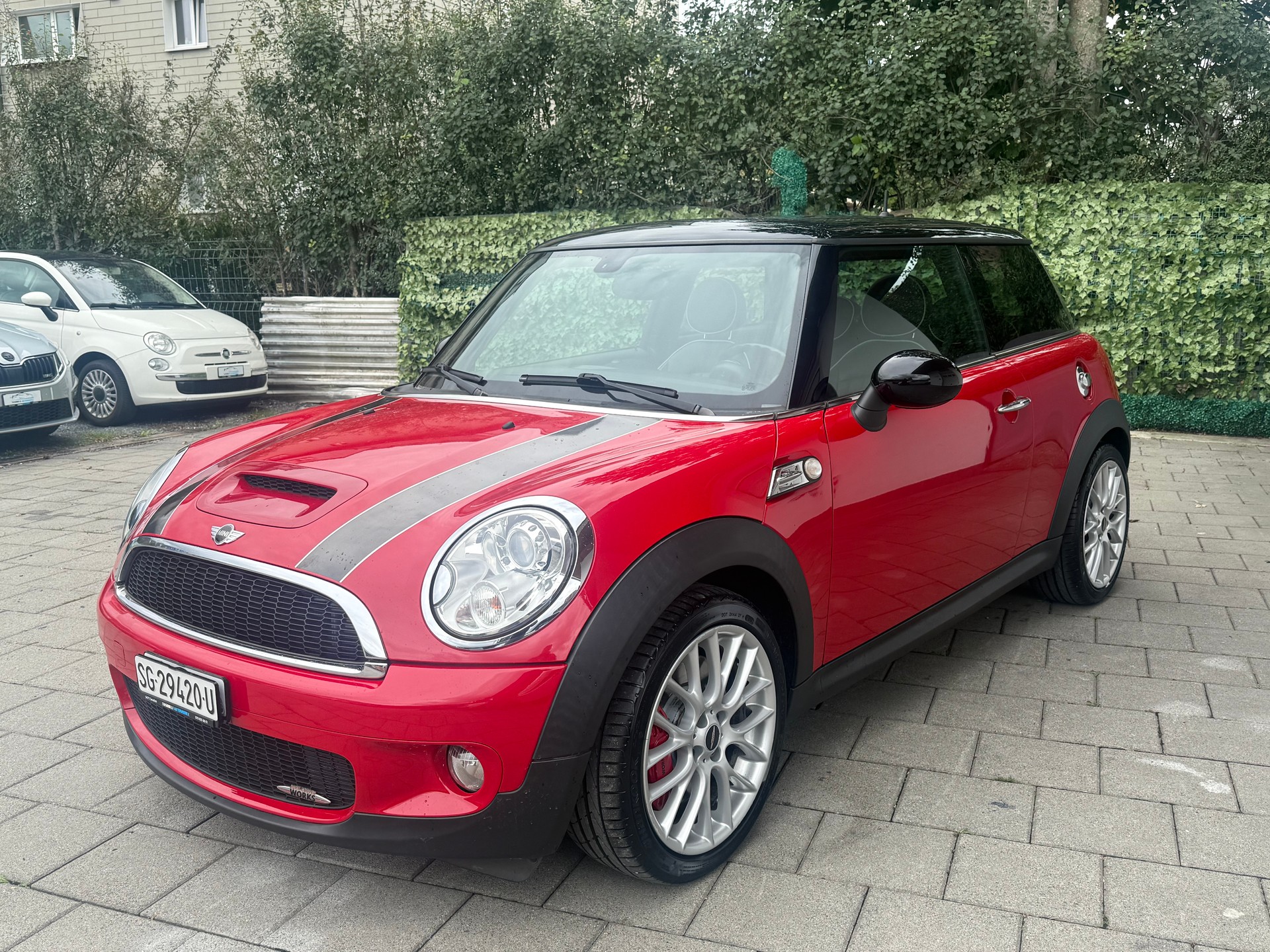 MINI Cooper John Cooper Works-showroom-element-3