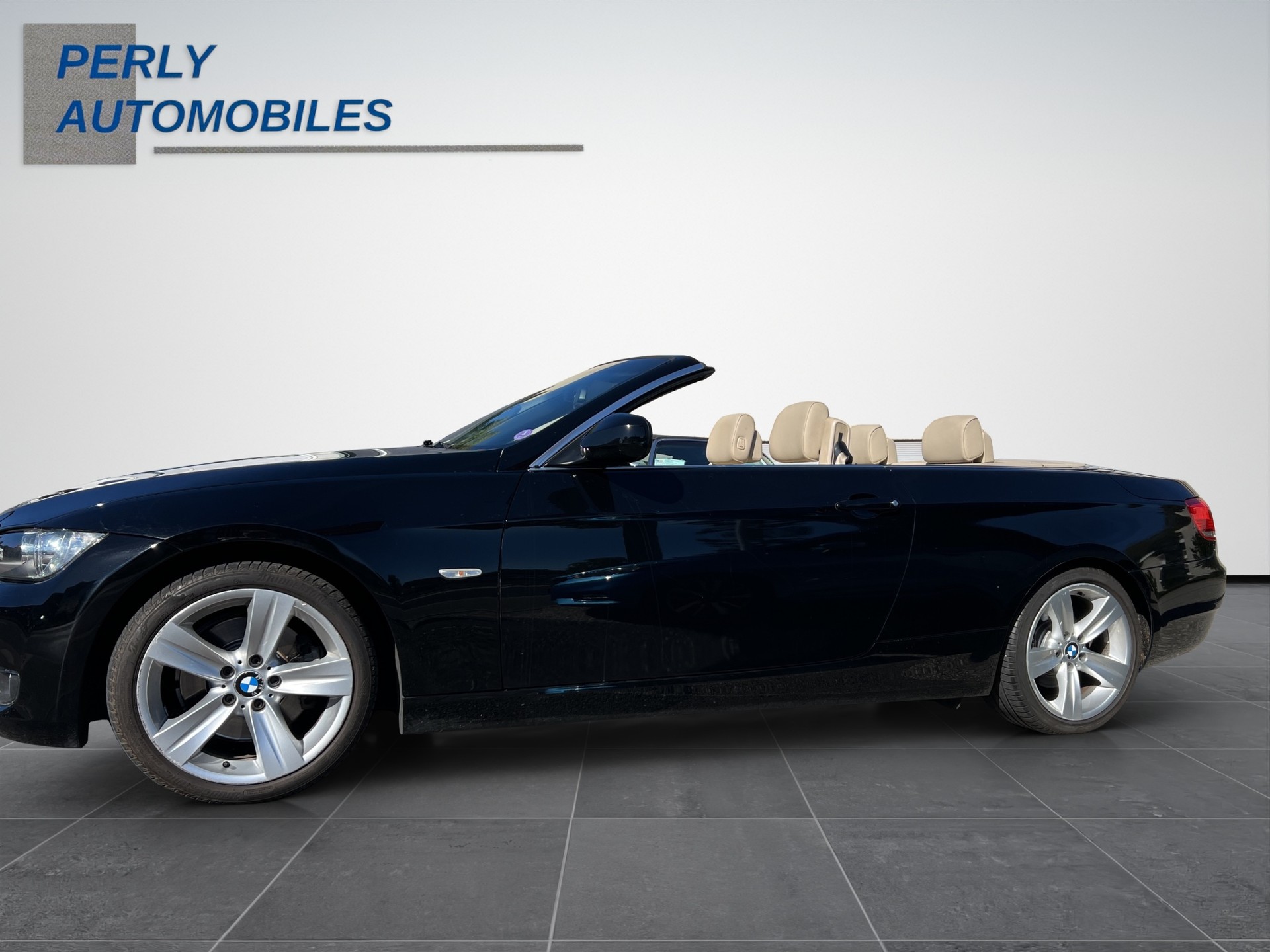 BMW 325i Cabriolet-showroom-element-2