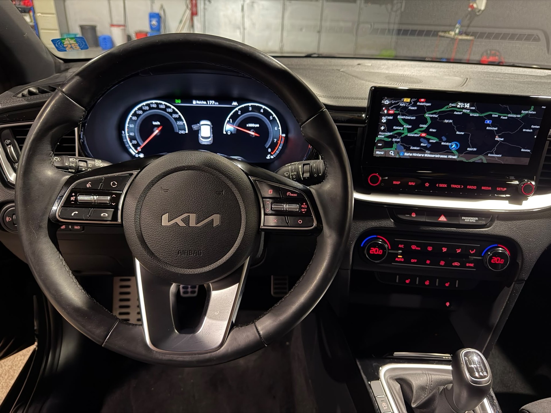 KIA XCeed 1.5 T-GDi MHEV Black Edition-image-18