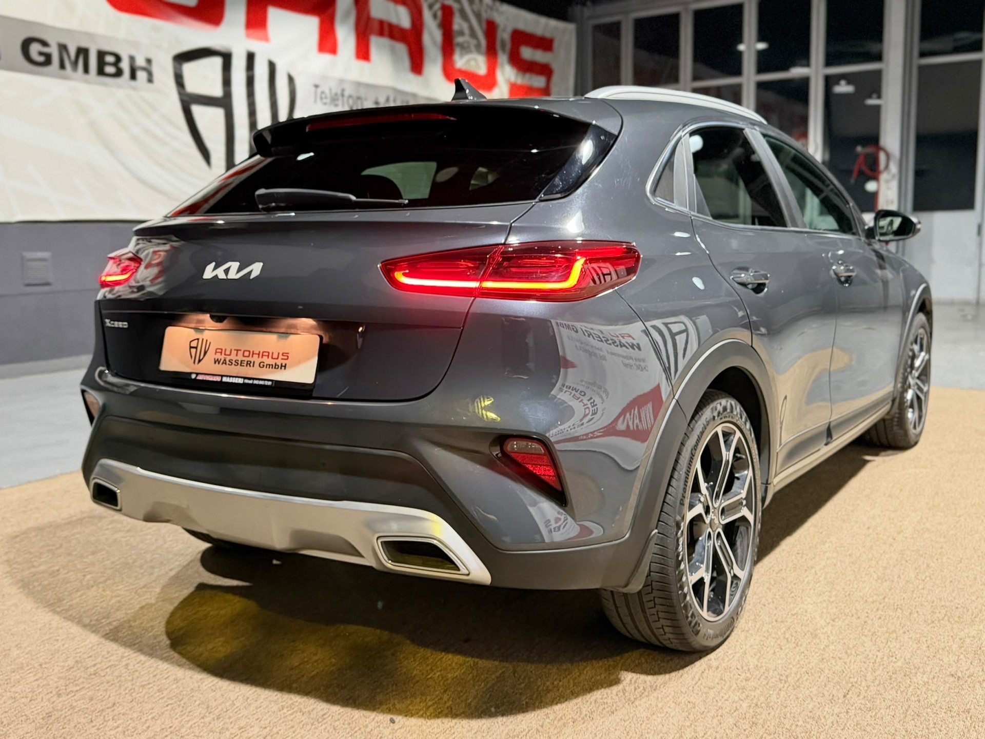 KIA XCeed 1.5 T-GDi MHEV Black Edition-showroom-element-2