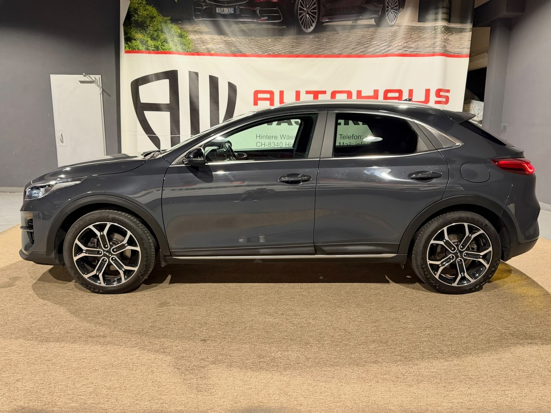 KIA XCeed 1.5 T-GDi MHEV Black Edition-image-6