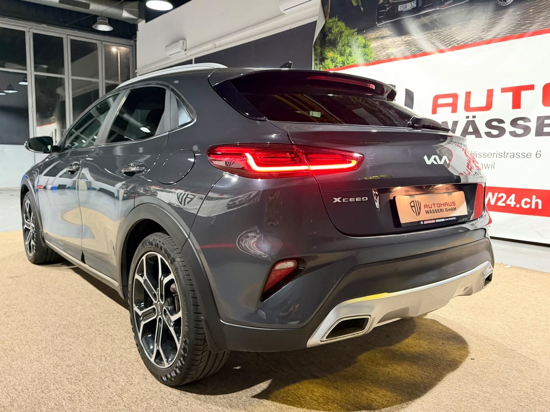 KIA XCeed 1.5 T-GDi MHEV Black Edition-image-5