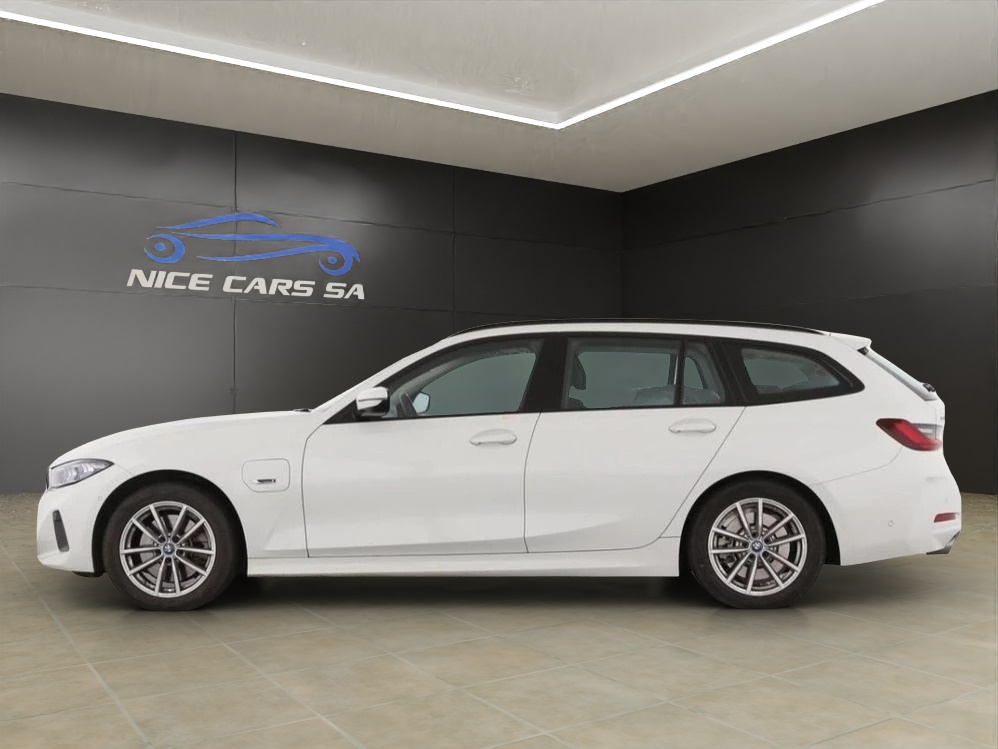 BMW 330e x DriveTouring Steptronic-showroom-element-2