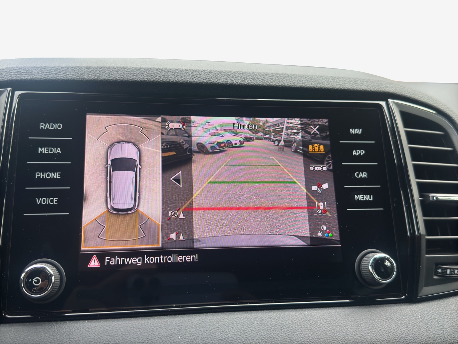 SKODA Karoq 1.5 TSI SportLine DSG-image-15