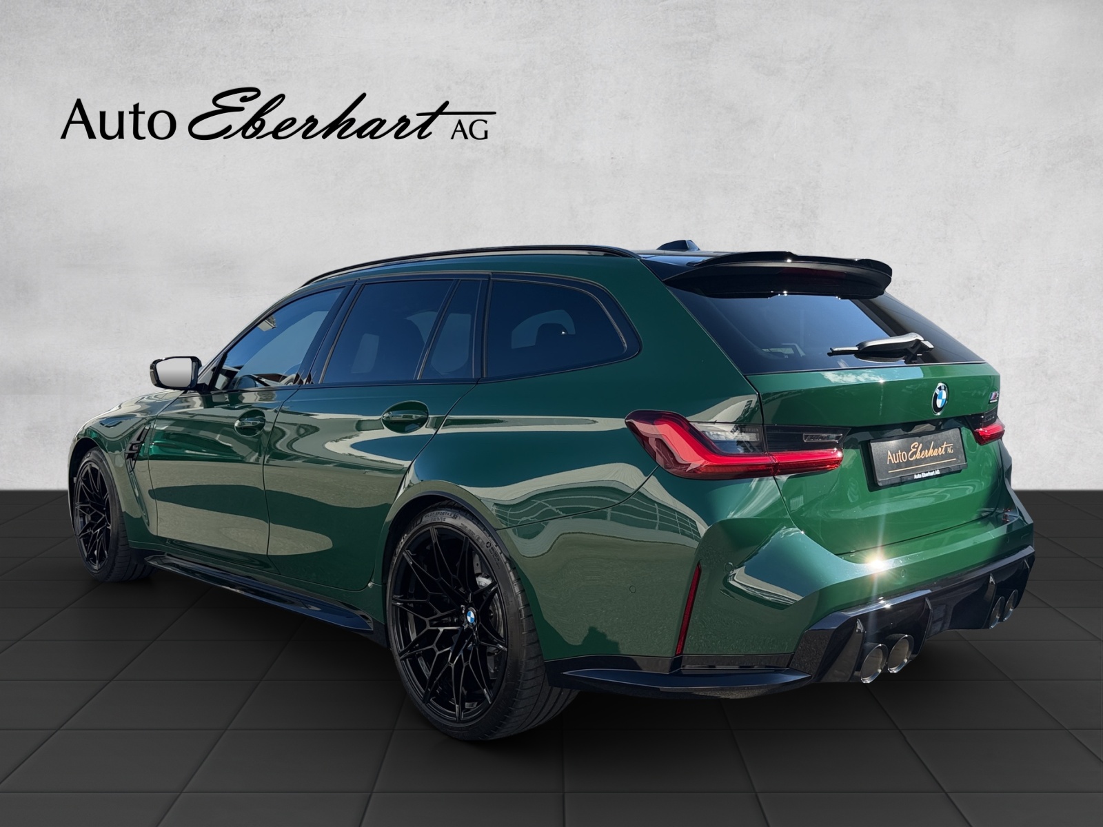 BMW M3 Touring xDrive Competition M LCI Irish Green-showroom-element-1
