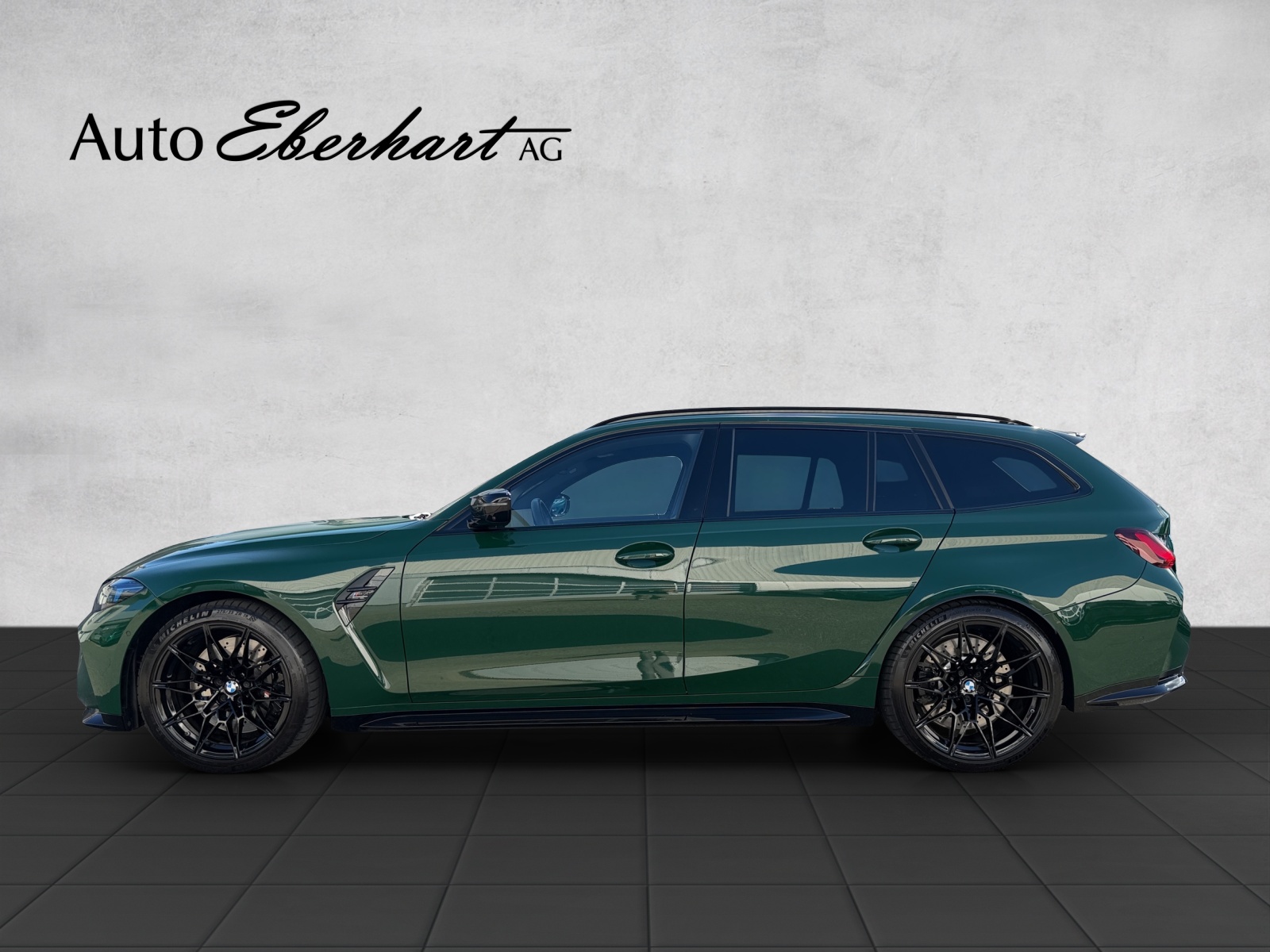 BMW M3 Touring xDrive Competition M LCI Irish Green-showroom-element-2