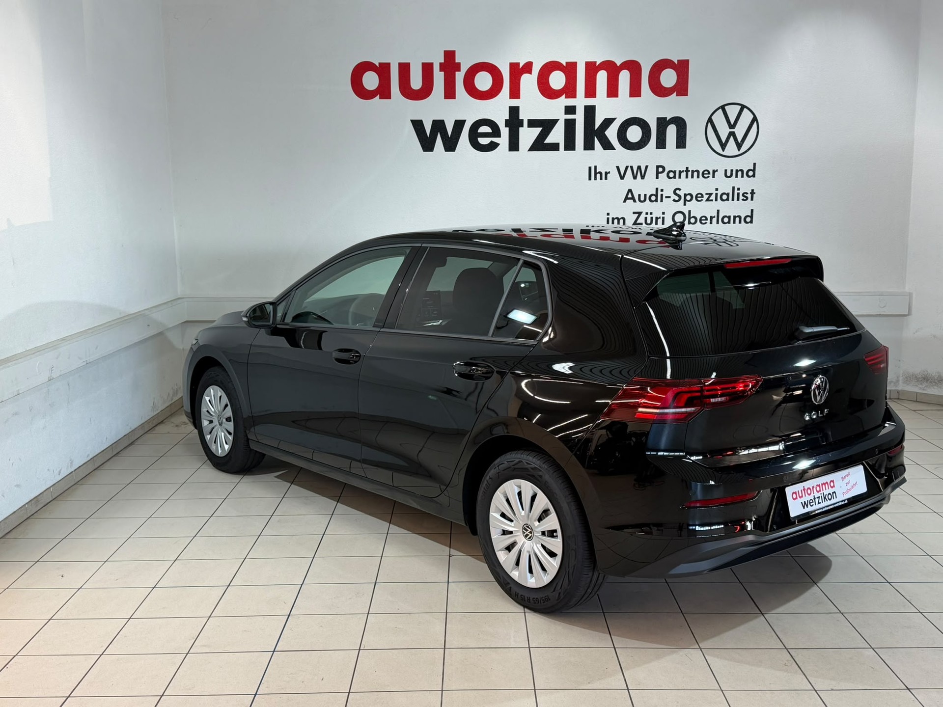 VW Golf 1.5 TSI Basis-showroom-element-2