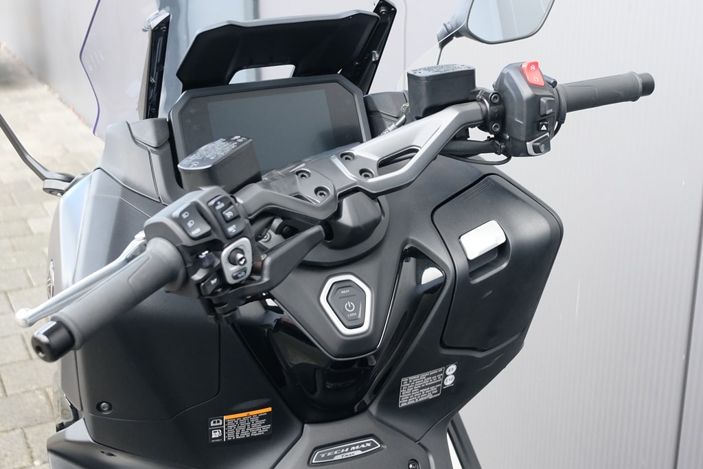 YAMAHA TMax 560 ABS Tech Max-image-5