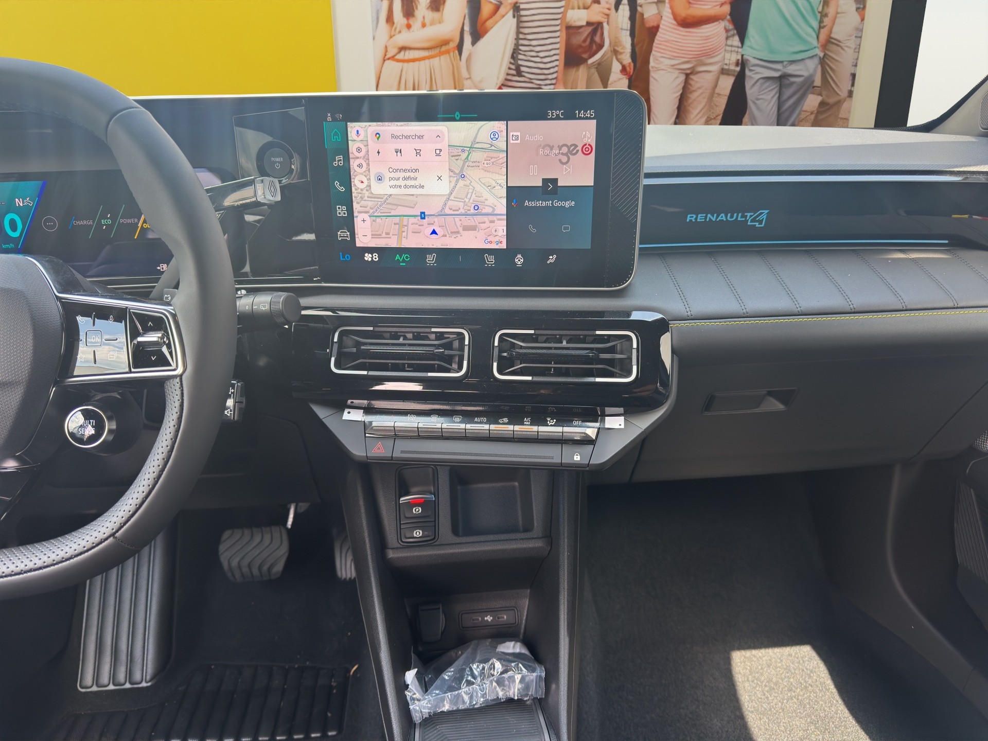 RENAULT R4 E-Tech Comfort Range 52 kWh Iconic-image-13