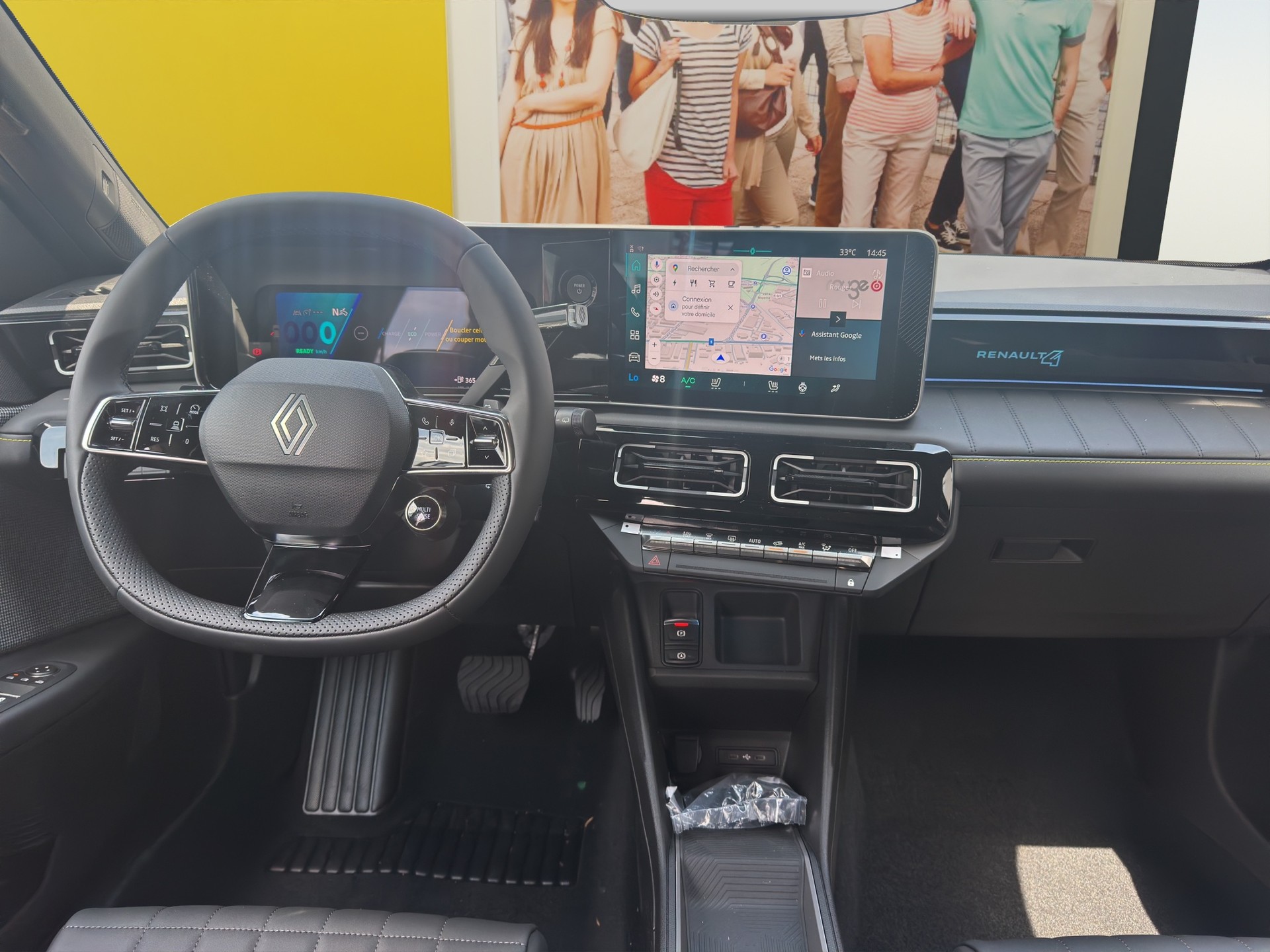 RENAULT R4 E-Tech Comfort Range 52 kWh Iconic-image-12