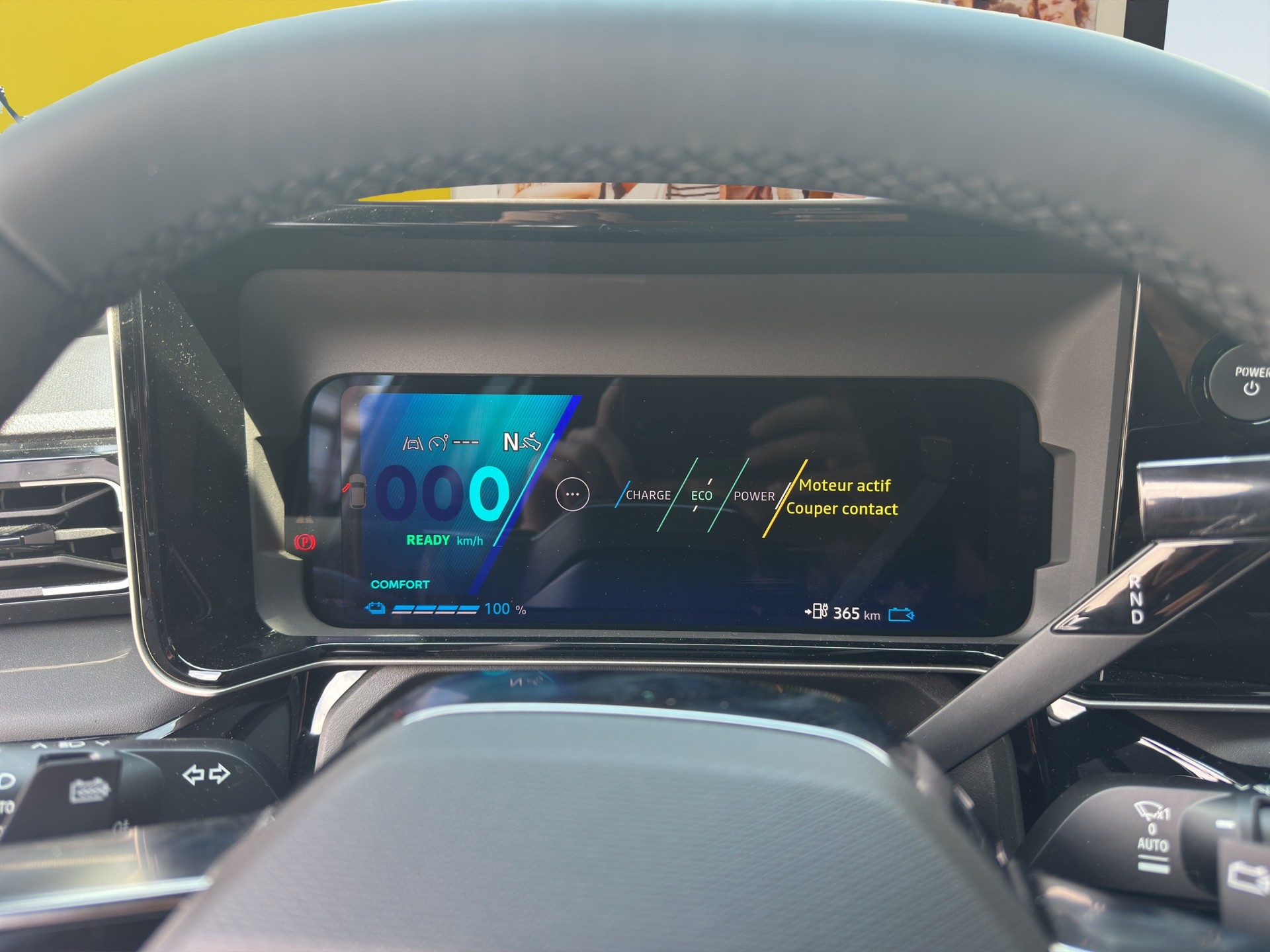 RENAULT R4 E-Tech Comfort Range 52 kWh Iconic-image-11