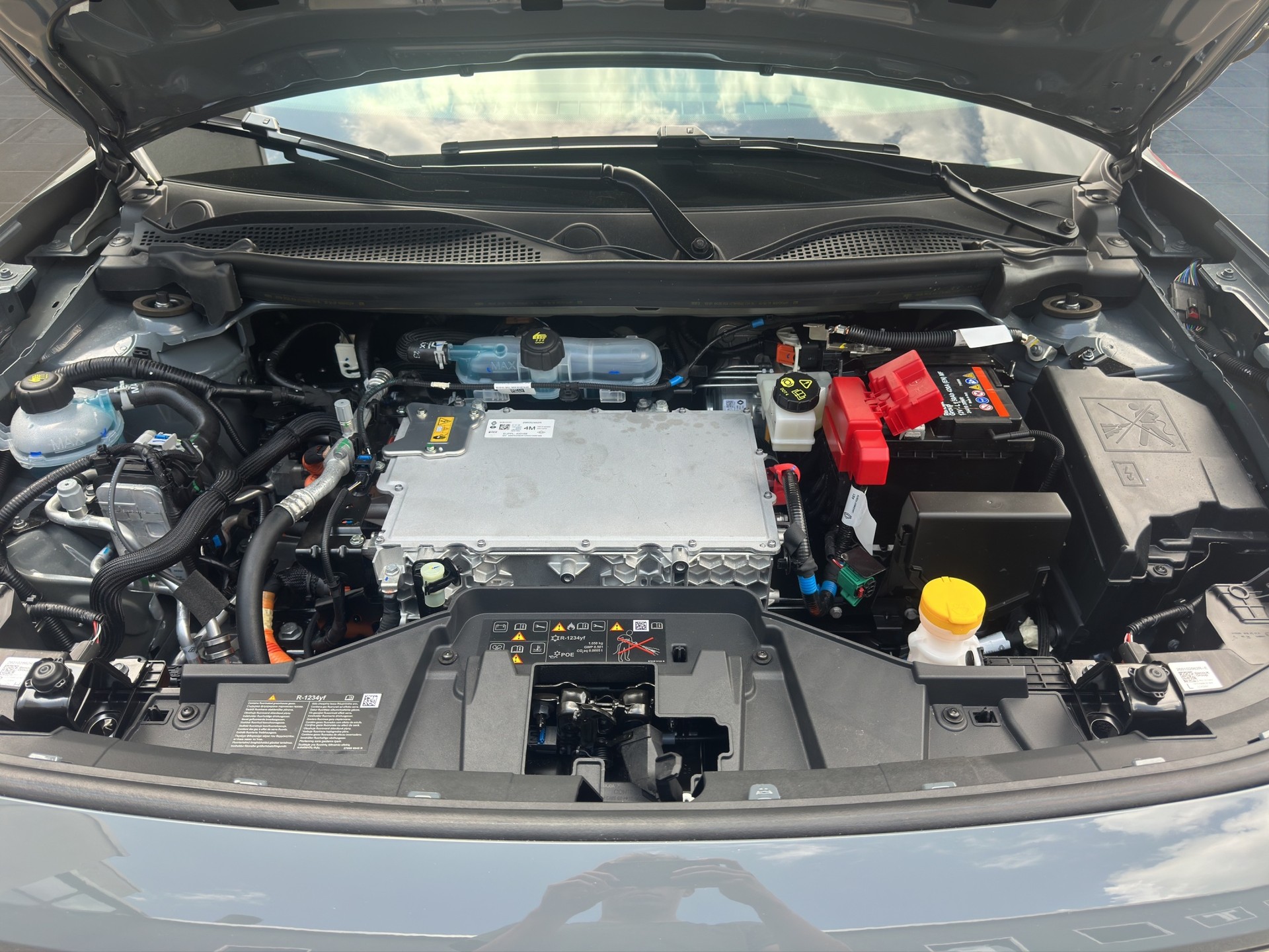 RENAULT R4 E-Tech Comfort Range 52 kWh Iconic-image-21