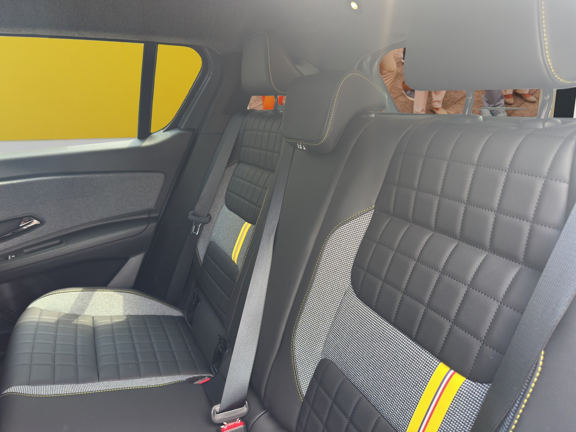 RENAULT R4 E-Tech Comfort Range 52 kWh Iconic-image-16